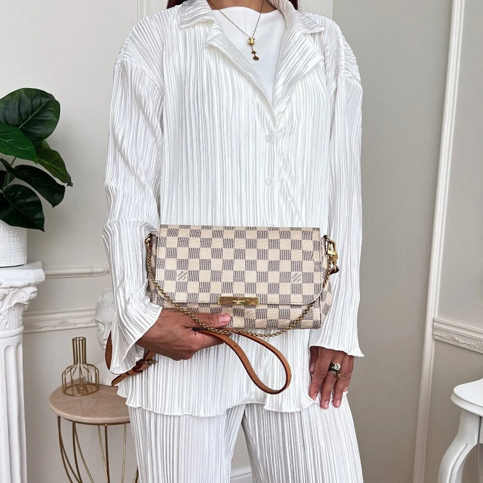 100% Authentic Louis Vuitton Favorite MM Azue Damier Crossbody Clutch Bag DU1107