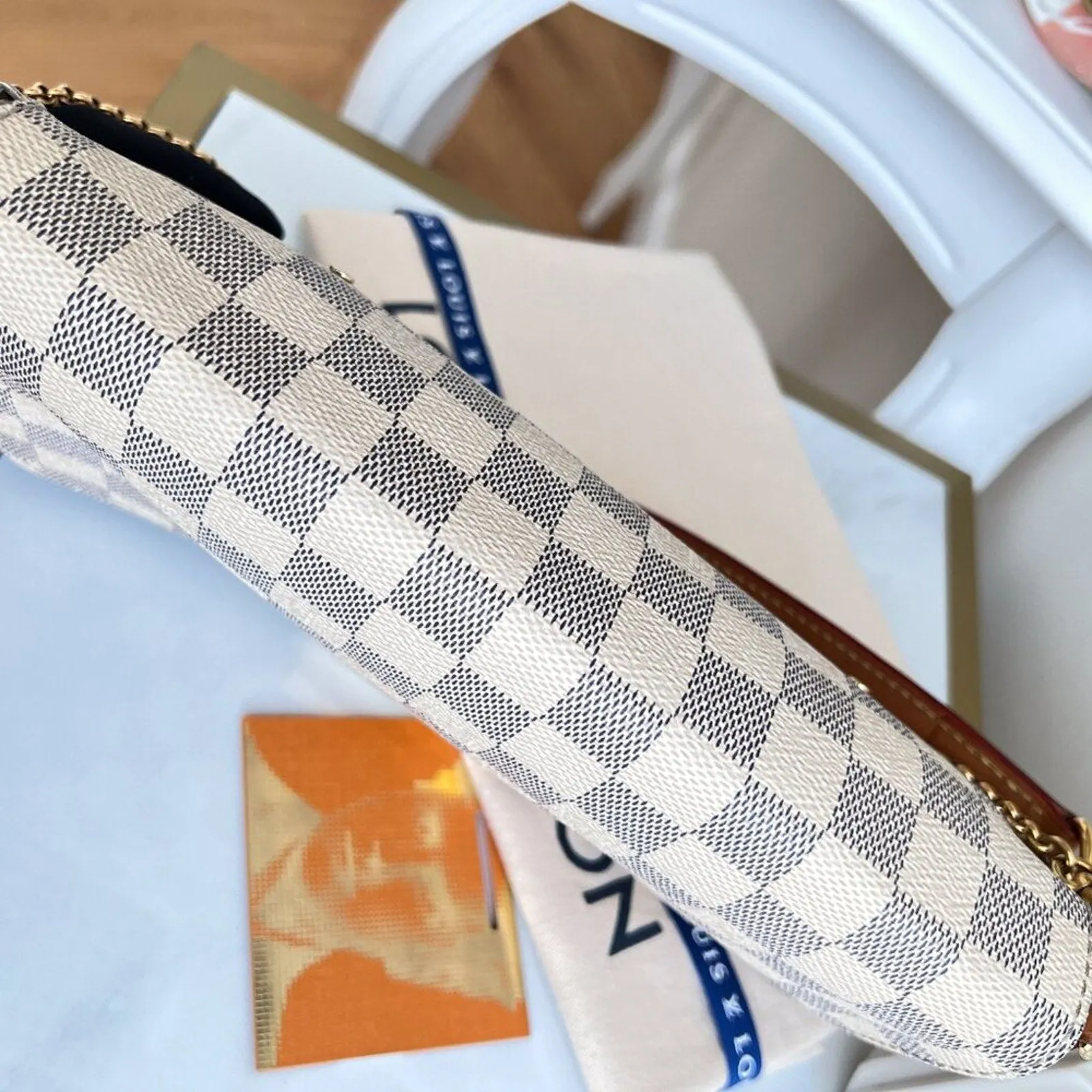 100% Authentic Louis Vuitton Favorite MM Azue Damier Crossbody Clutch Bag DU1107
