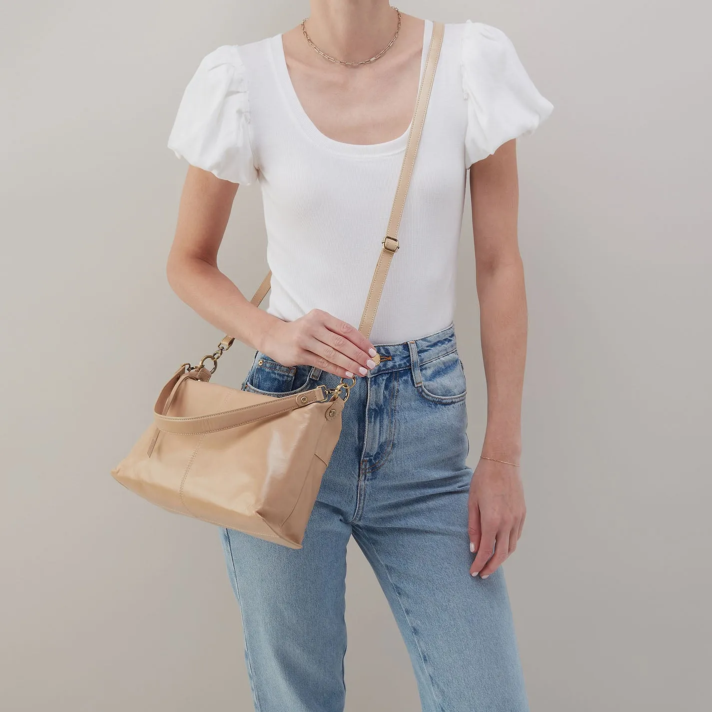 Avon Shoulder Bag In Polished Leather - Sand