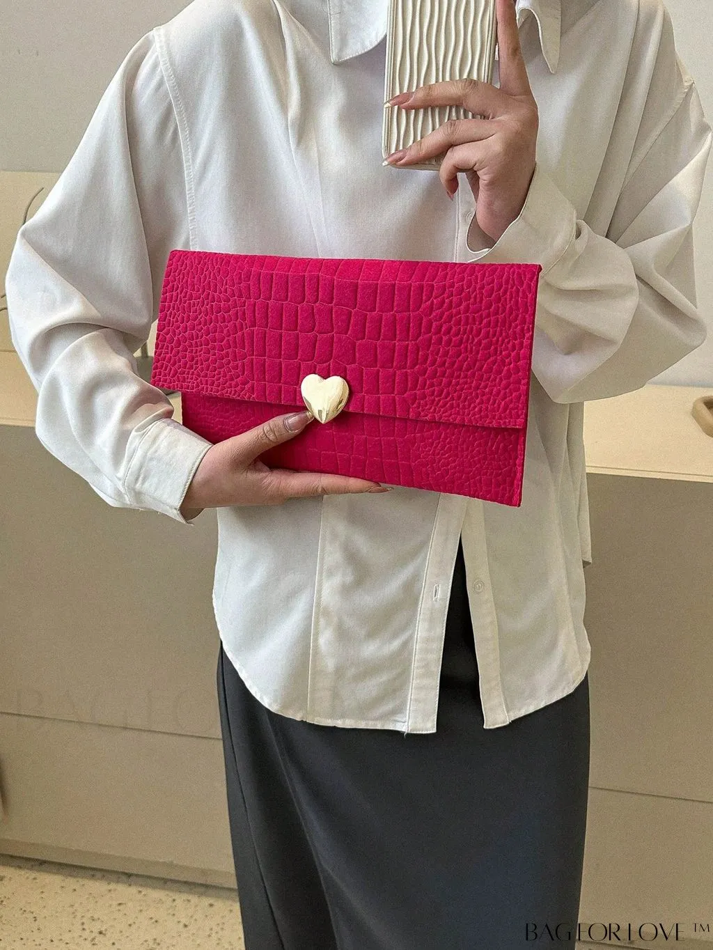 BagForLove - Chic Crocodile-Embossed Envelope Bag with Heart Decor and Chain Strap