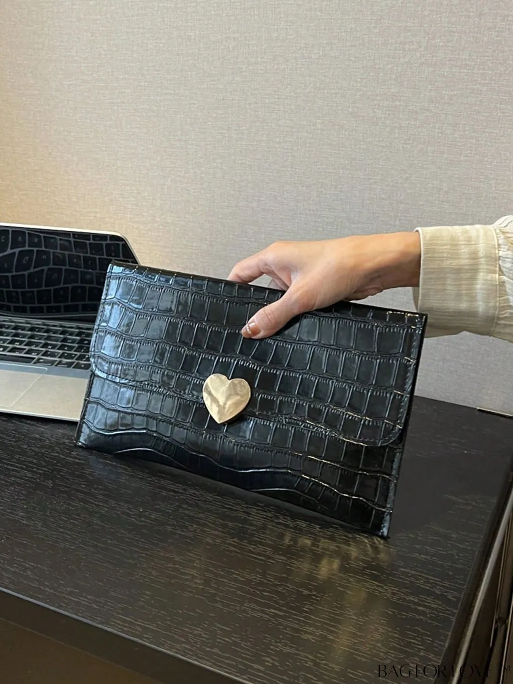 BagForLove - Chic Crocodile Embossed Envelope Bag with Sleek Metal Accents - Perfect for Daily Use