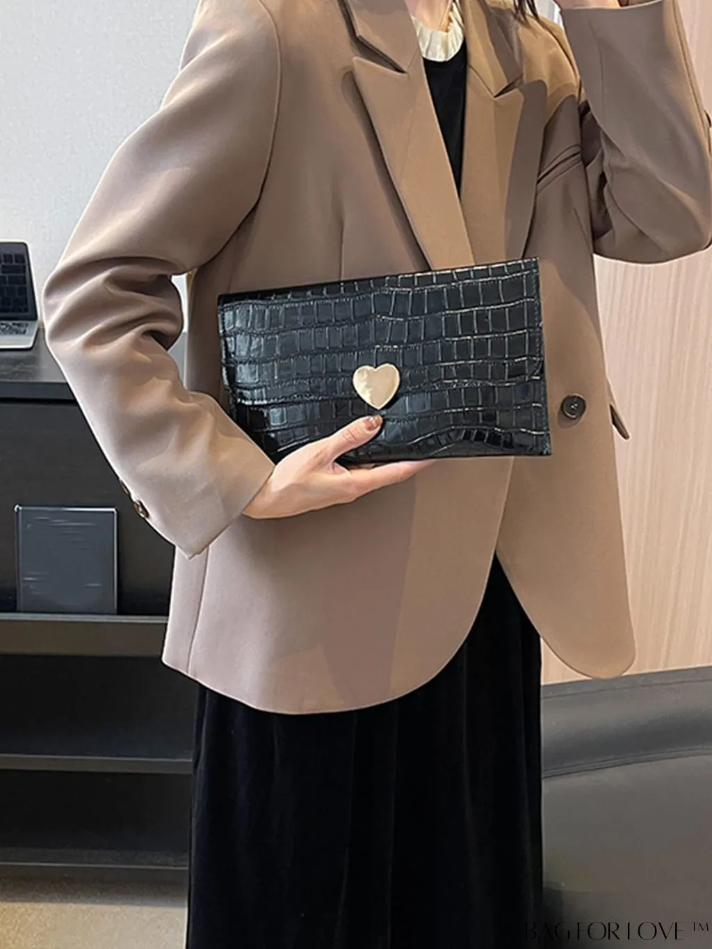 BagForLove - Chic Crocodile Embossed Envelope Bag with Sleek Metal Accents - Perfect for Daily Use