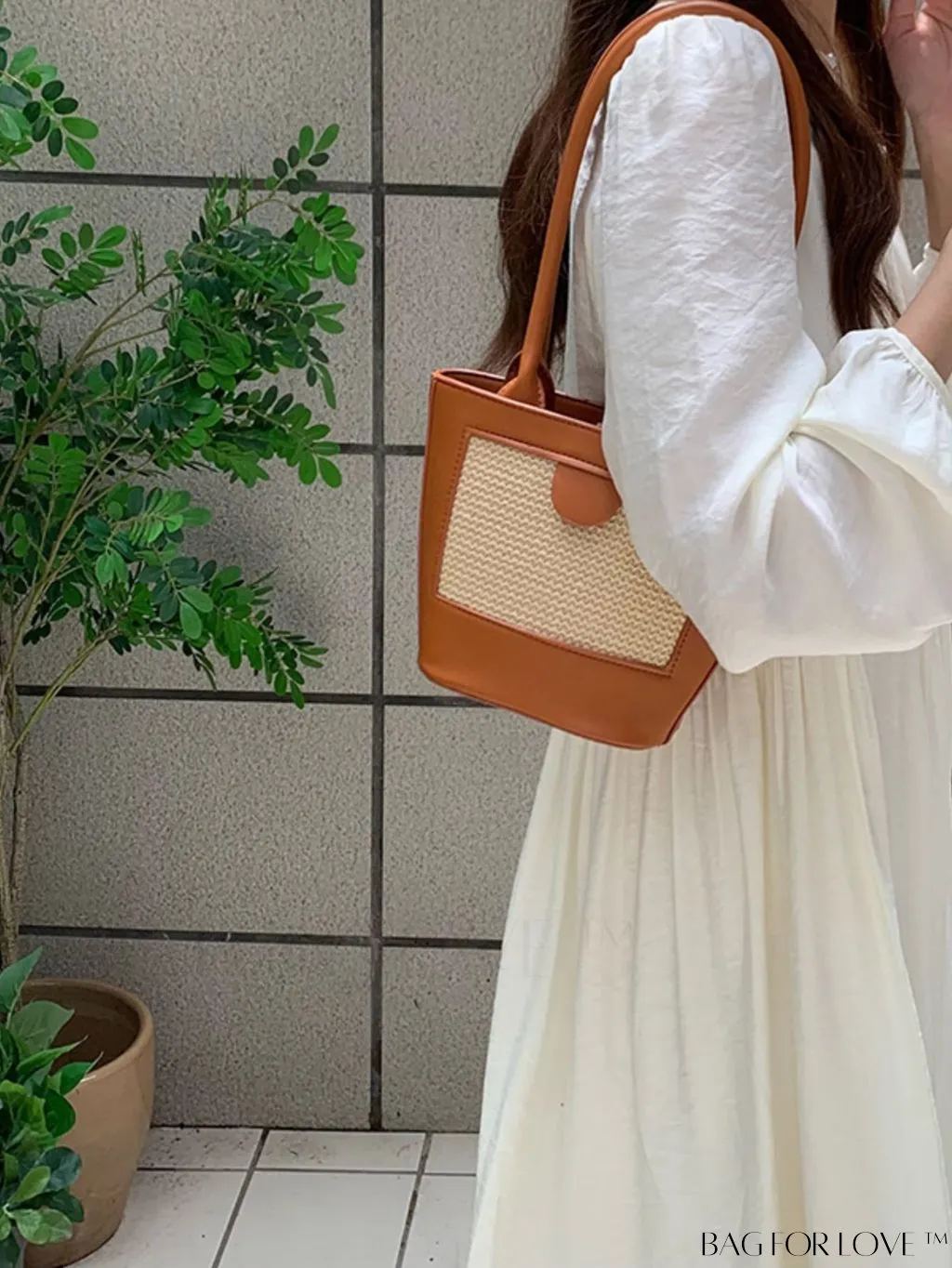 BagForLove - Classic Woven Straw Bucket Handbag - Timeless Vintage Charm