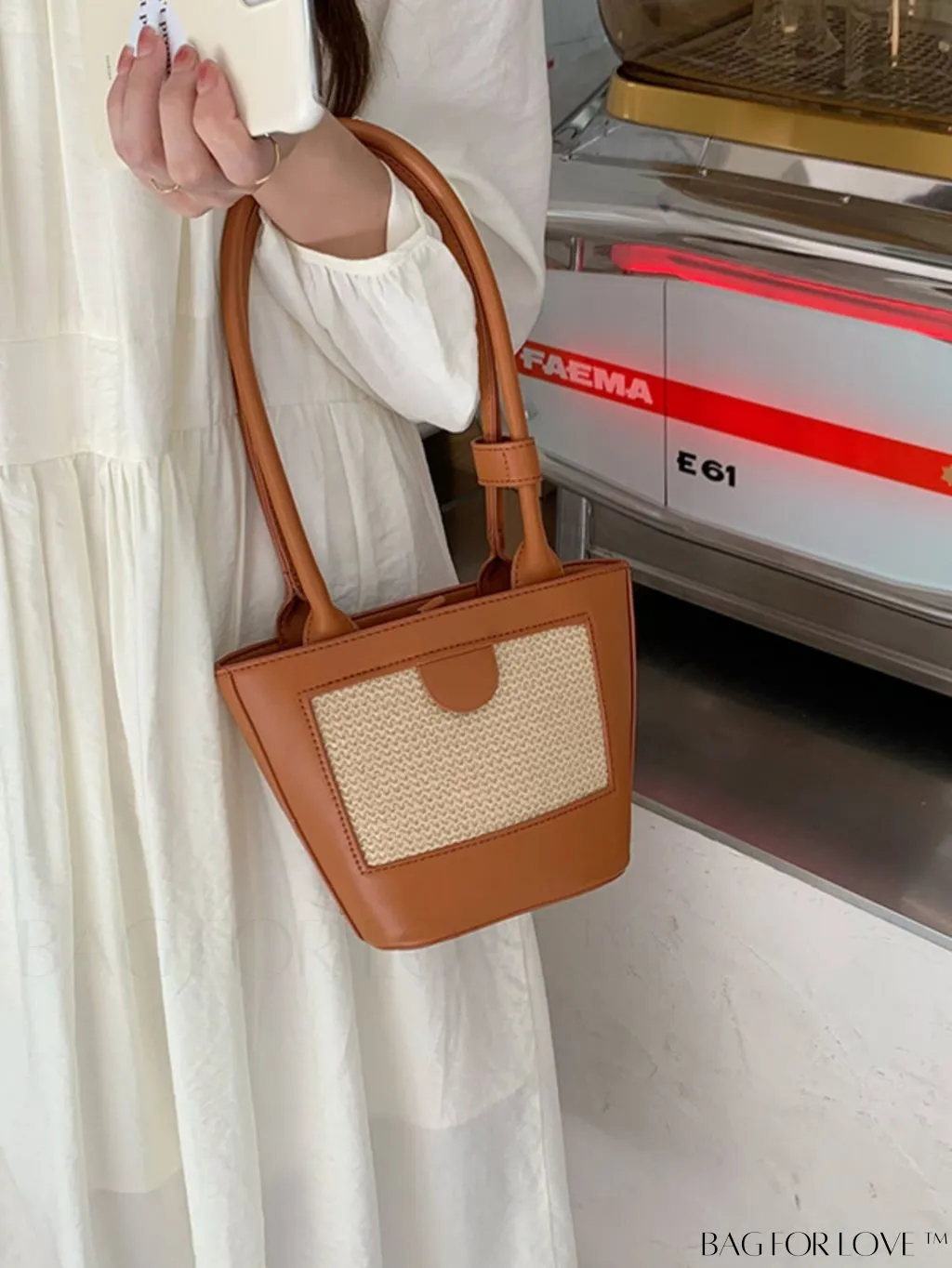 BagForLove - Classic Woven Straw Bucket Handbag - Timeless Vintage Charm