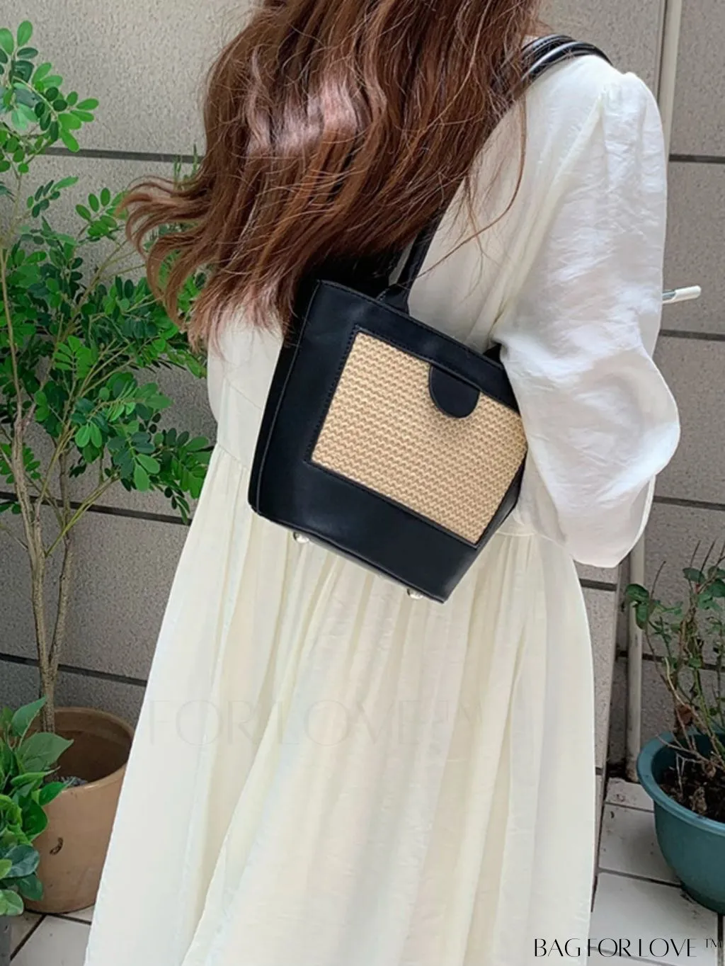 BagForLove - Classic Woven Straw Bucket Handbag - Timeless Vintage Charm