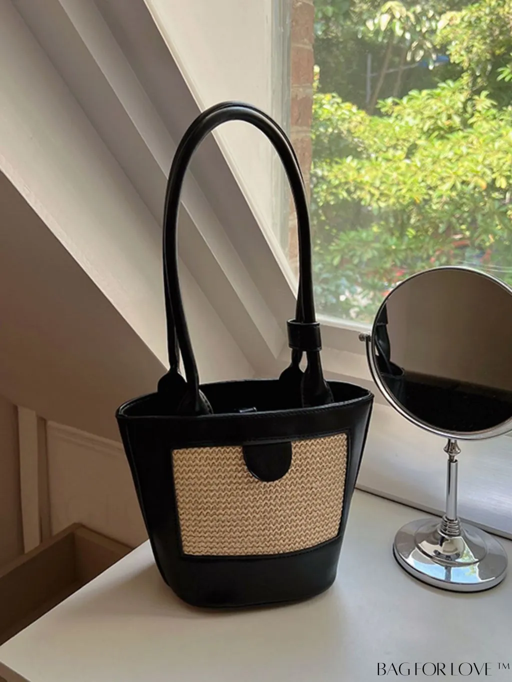 BagForLove - Classic Woven Straw Bucket Handbag - Timeless Vintage Charm