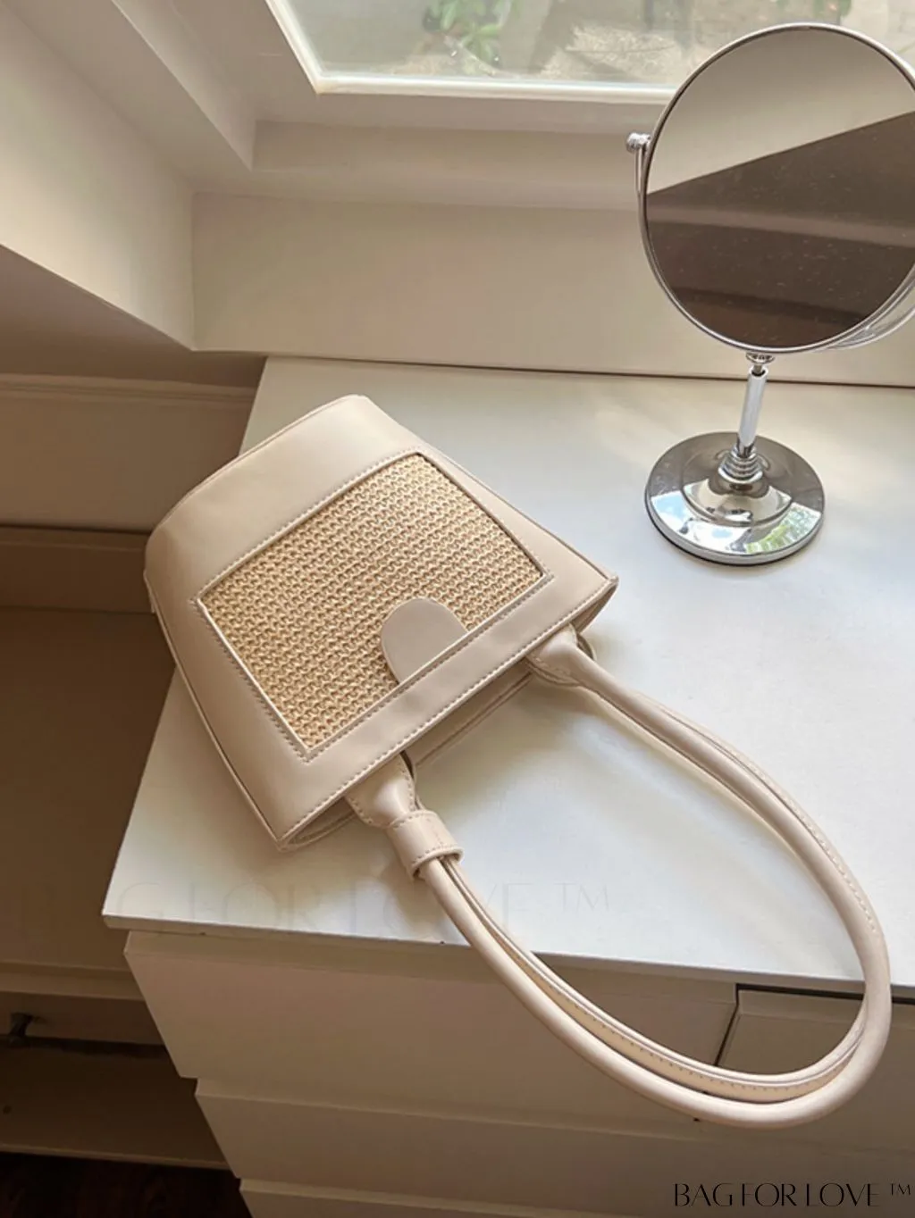 BagForLove - Classic Woven Straw Bucket Handbag - Timeless Vintage Charm
