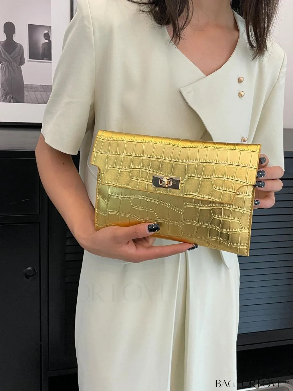 BagForLove - Funky Circle Crocodile Embossed Medium Envelope Bag with Turn-lock Closure