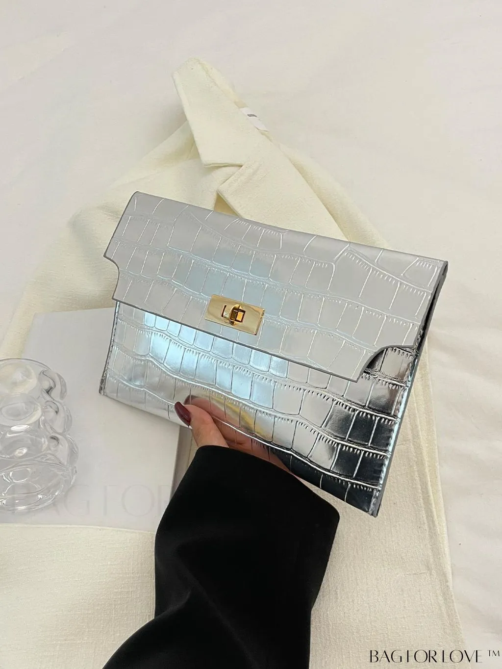 BagForLove - Funky Circle Crocodile Embossed Medium Envelope Bag with Turn-lock Closure
