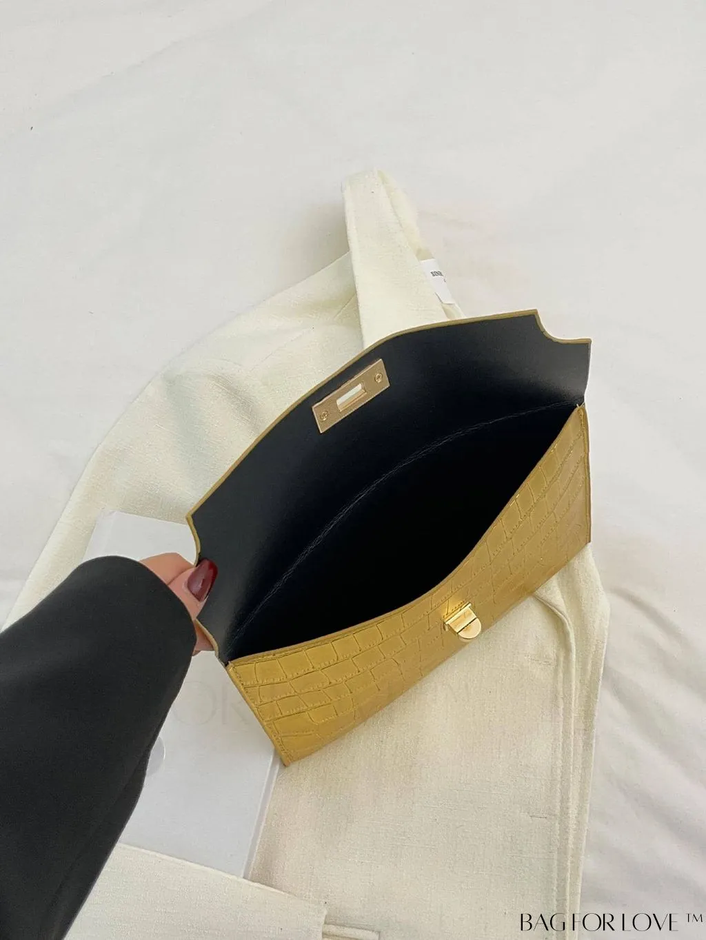 BagForLove - Funky Circle Crocodile Embossed Medium Envelope Bag with Turn-lock Closure