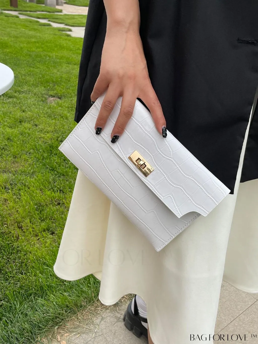 BagForLove - Womens Crocodile Print Envelope Clutch: Chic and Stylish.