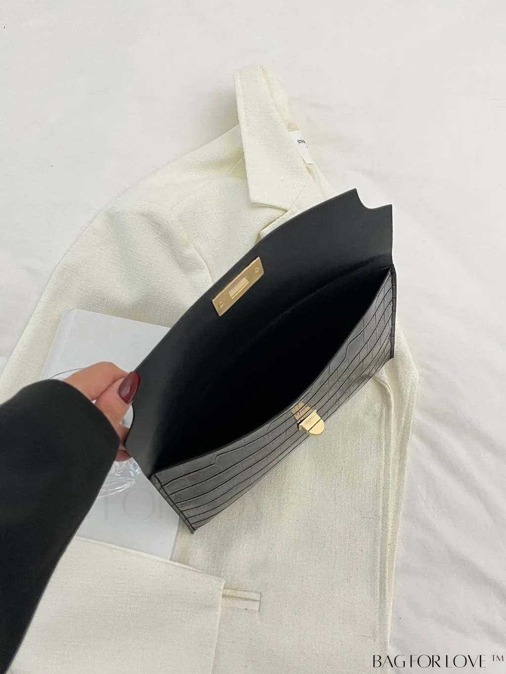 BagForLove - Womens Crocodile Print Envelope Clutch: Chic and Stylish.