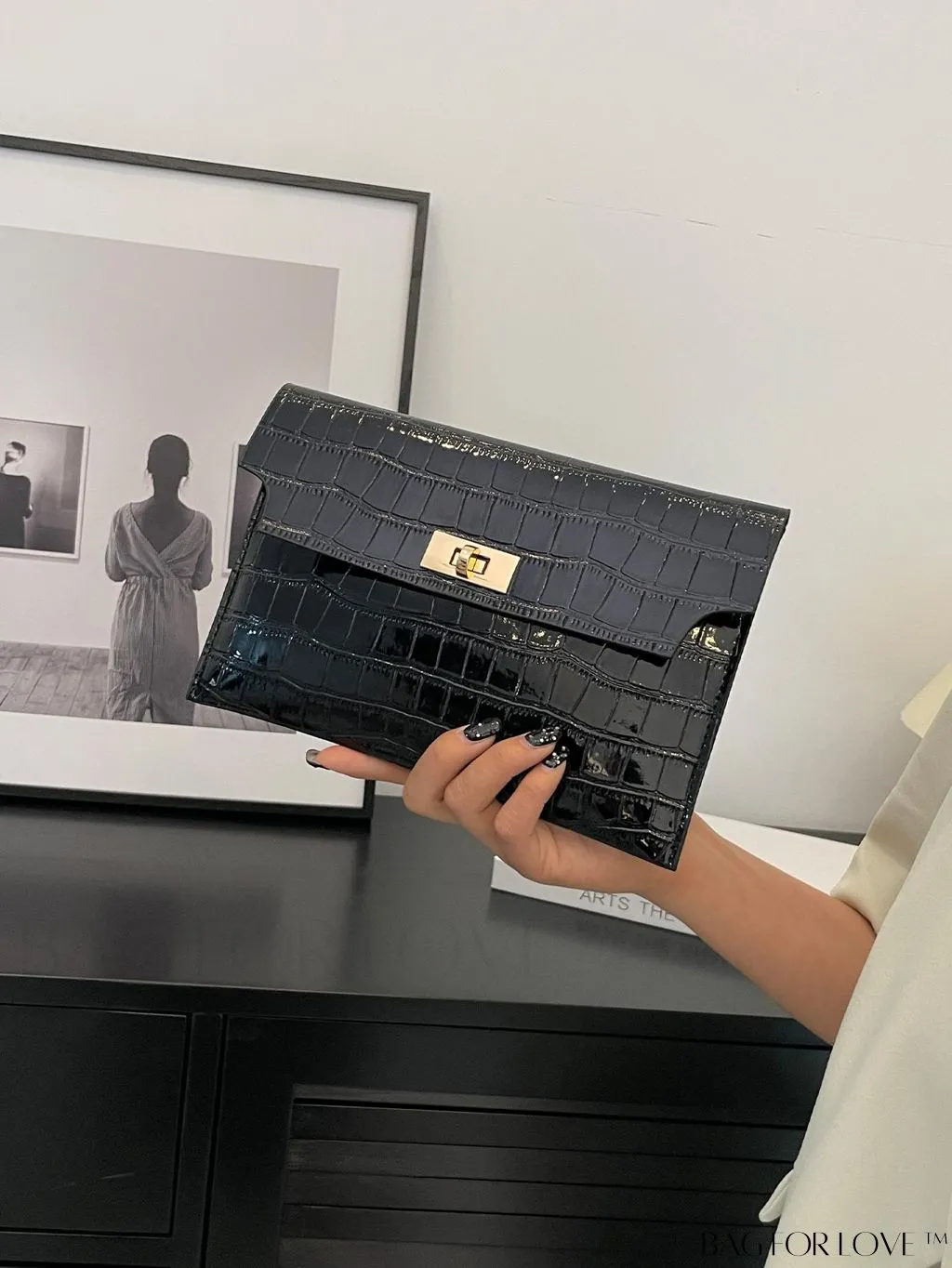 BagForLove - Womens Crocodile Print Envelope Clutch: Chic and Stylish.