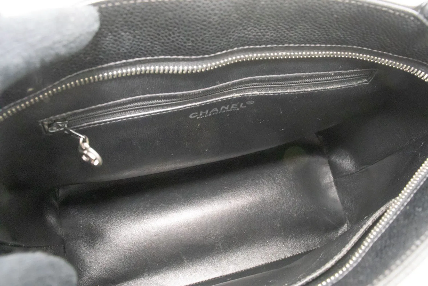 CHANEL Silver Medallion Grained Calfskin Leather Shoulder Bag n54