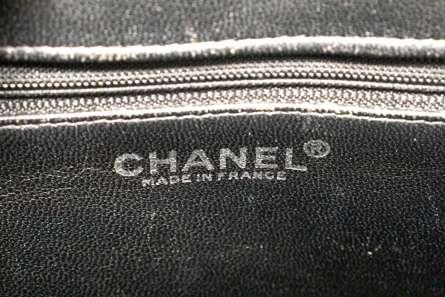 CHANEL Silver Medallion Grained Calfskin Leather Shoulder Bag n54