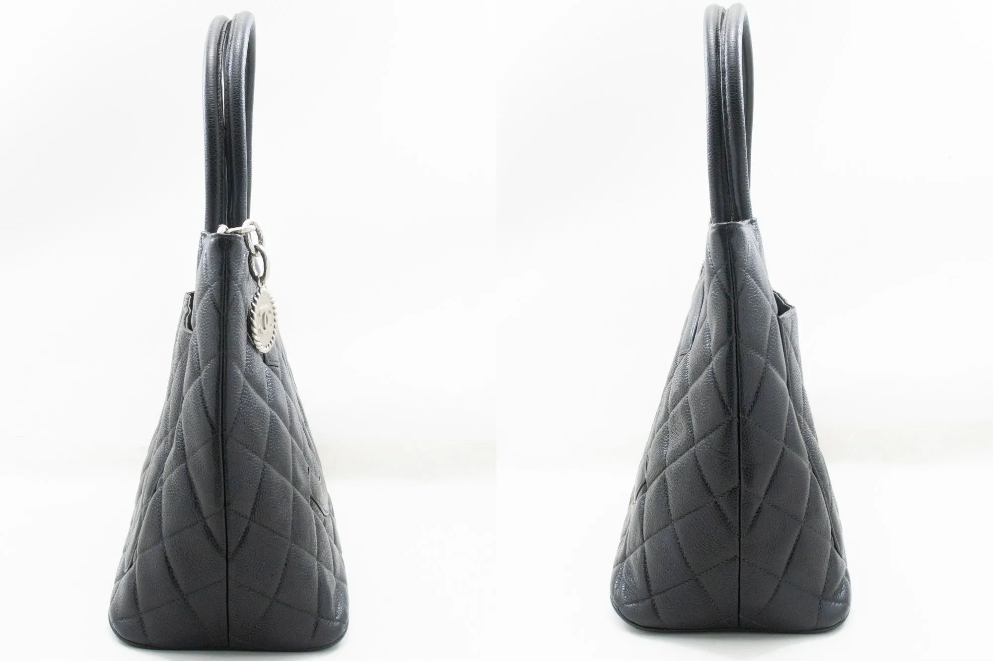 CHANEL Silver Medallion Grained Calfskin Leather Shoulder Bag n54
