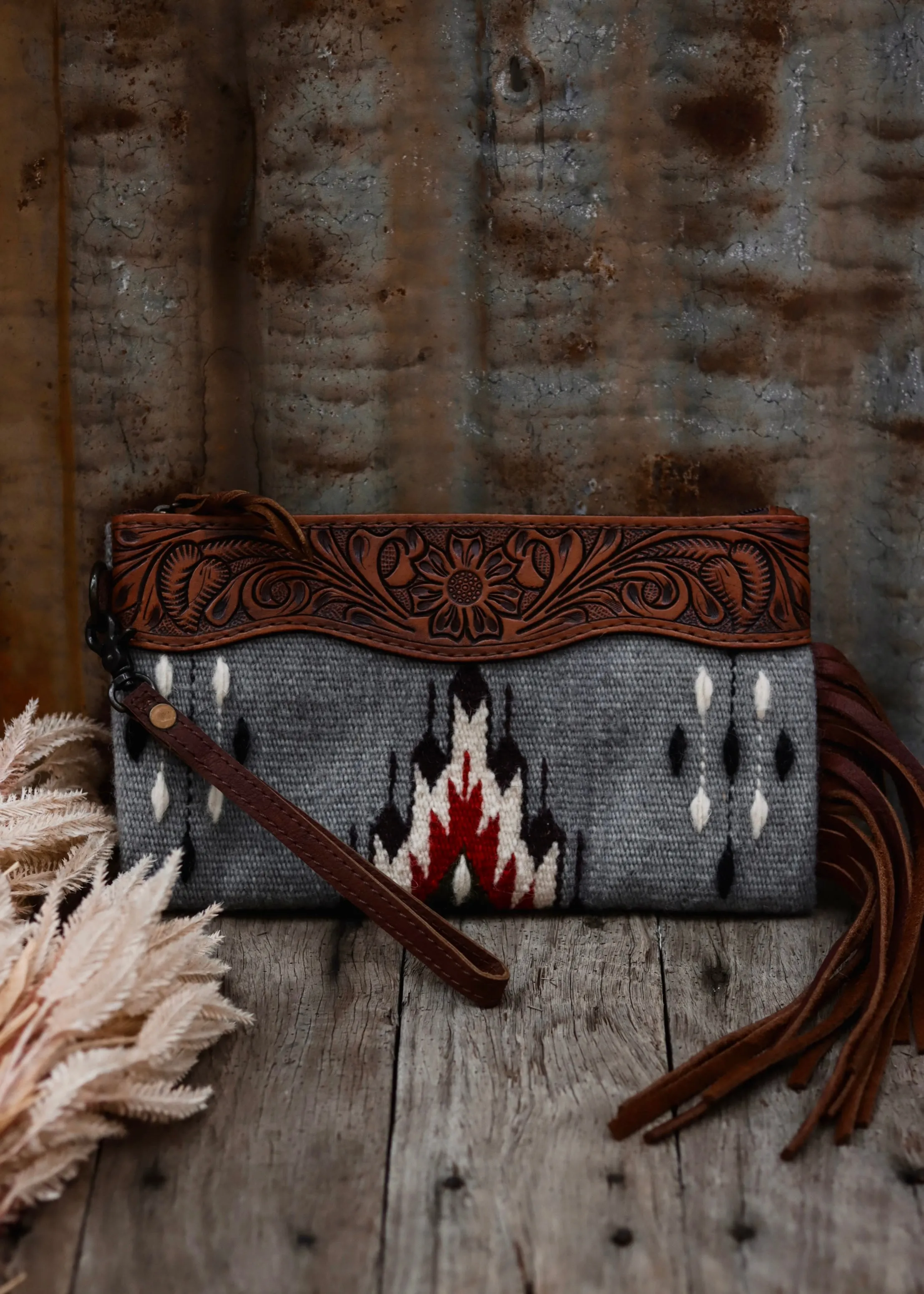Everly Saddle Blanket Clutch - Chocolate Leather