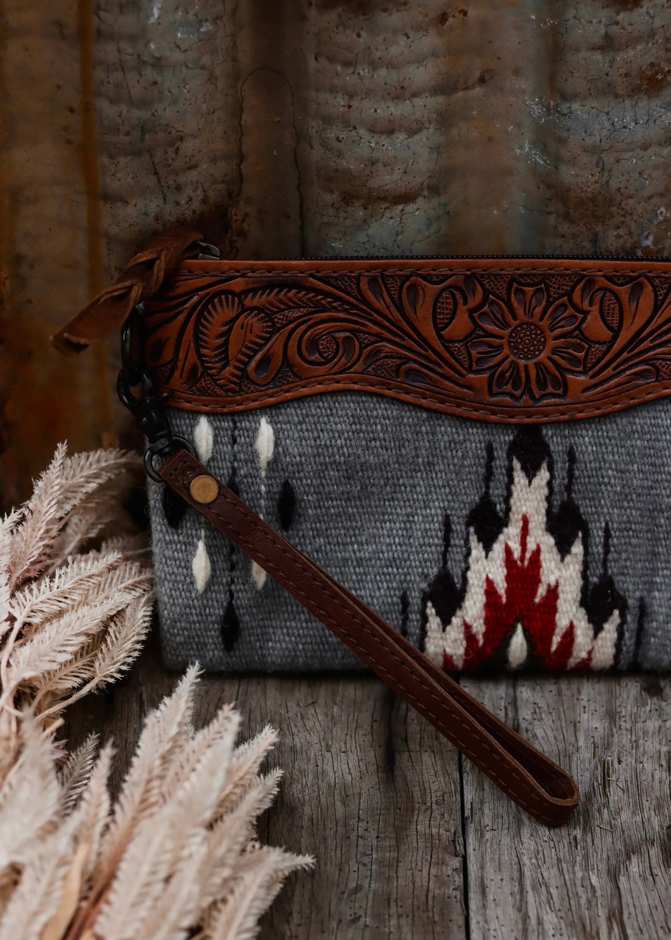 Everly Saddle Blanket Clutch - Chocolate Leather