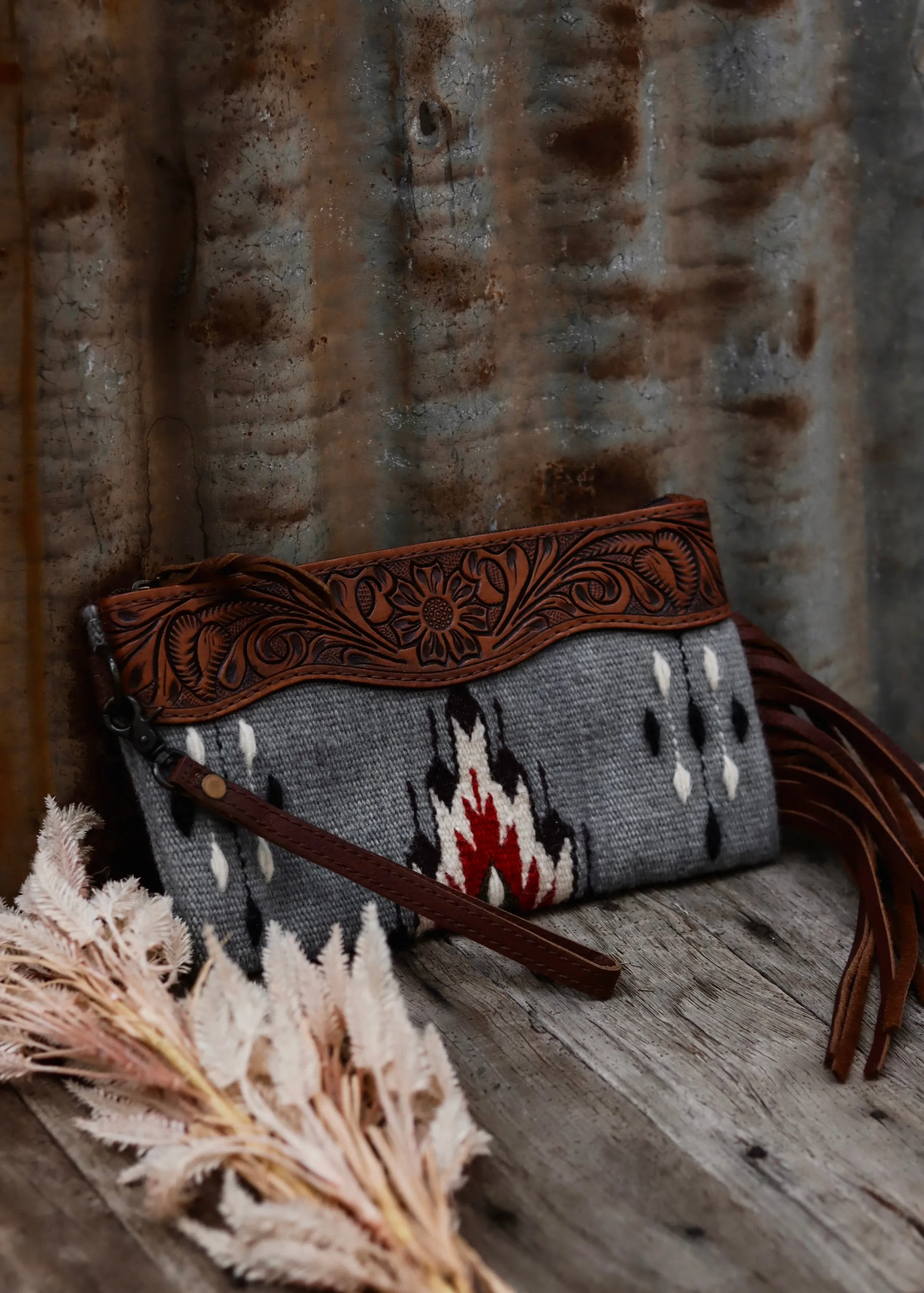 Everly Saddle Blanket Clutch - Chocolate Leather