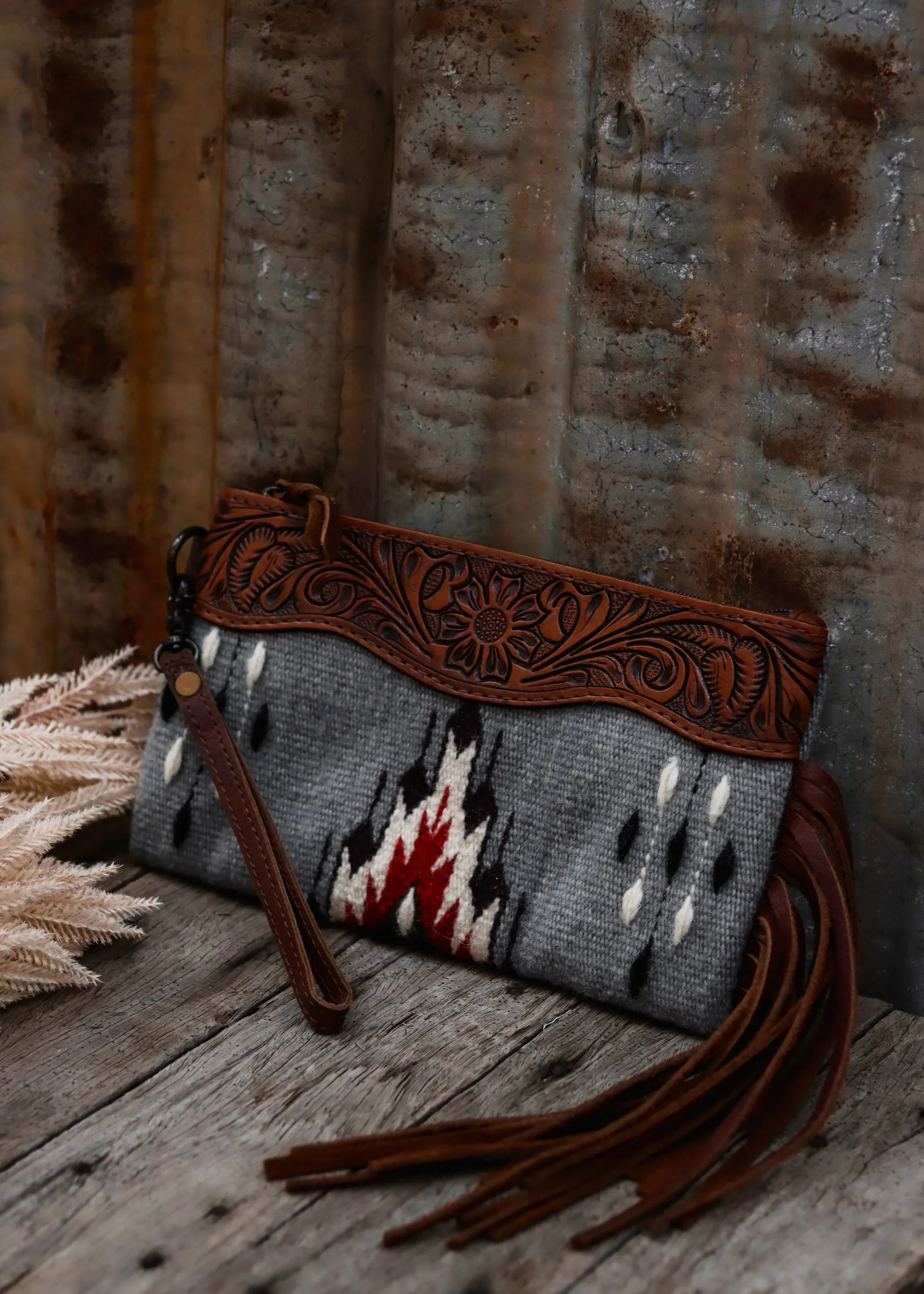 Everly Saddle Blanket Clutch - Chocolate Leather