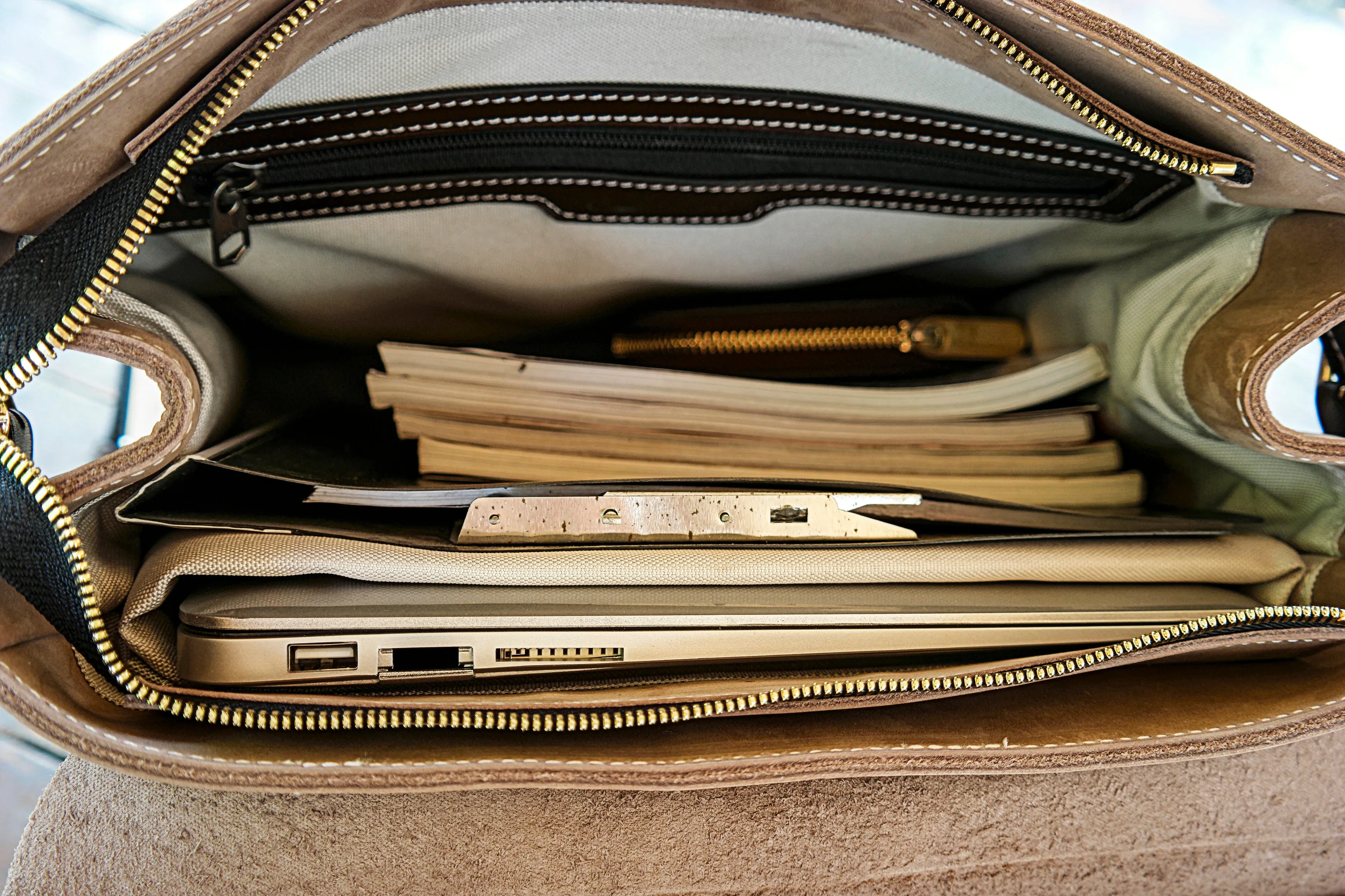 Leather backpack pattern--Making a Leather Backpack,Making vegetable tanned leather briefcase,Classic Leather Backpack