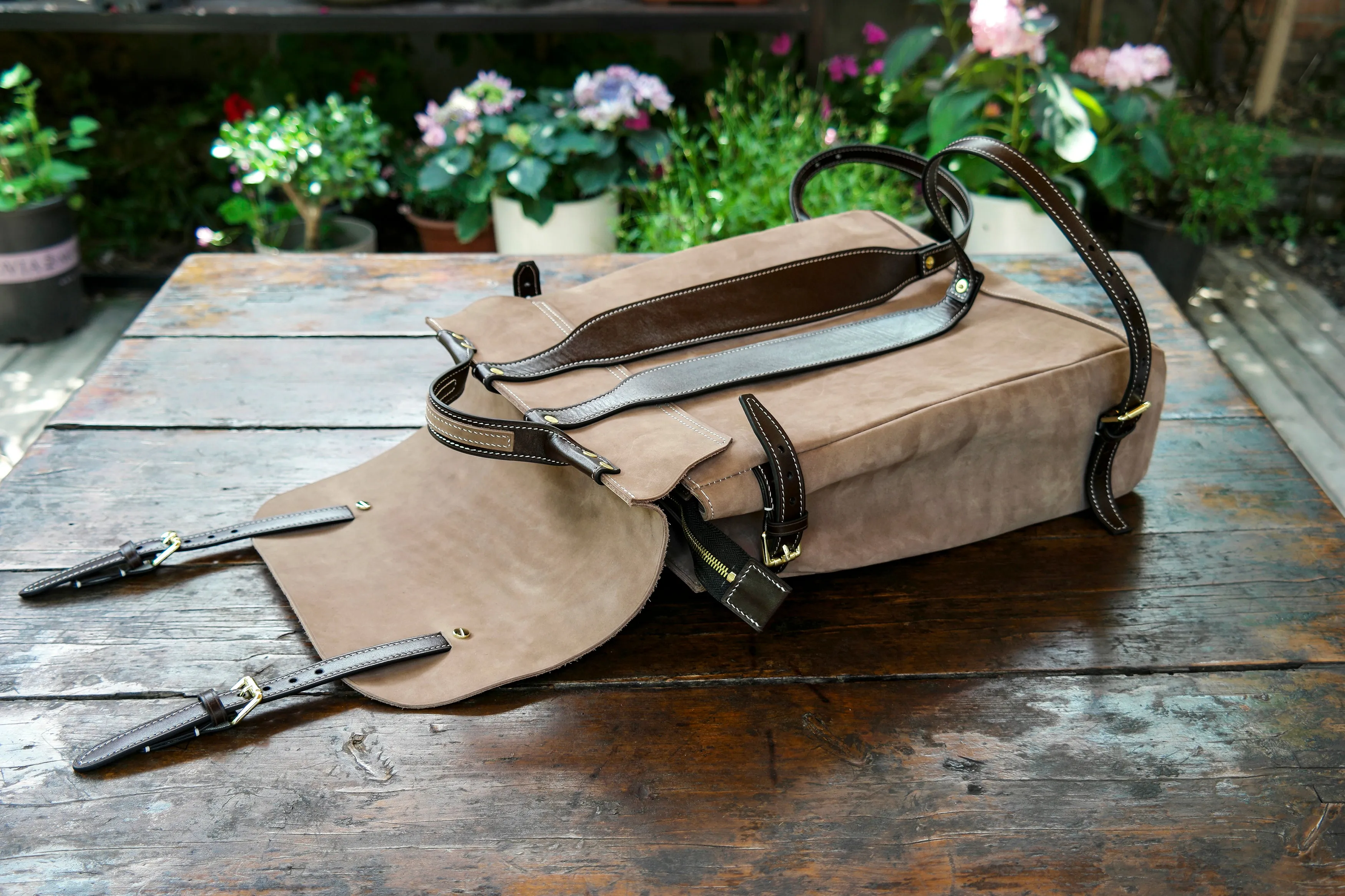 Leather backpack pattern--Making a Leather Backpack,Making vegetable tanned leather briefcase,Classic Leather Backpack