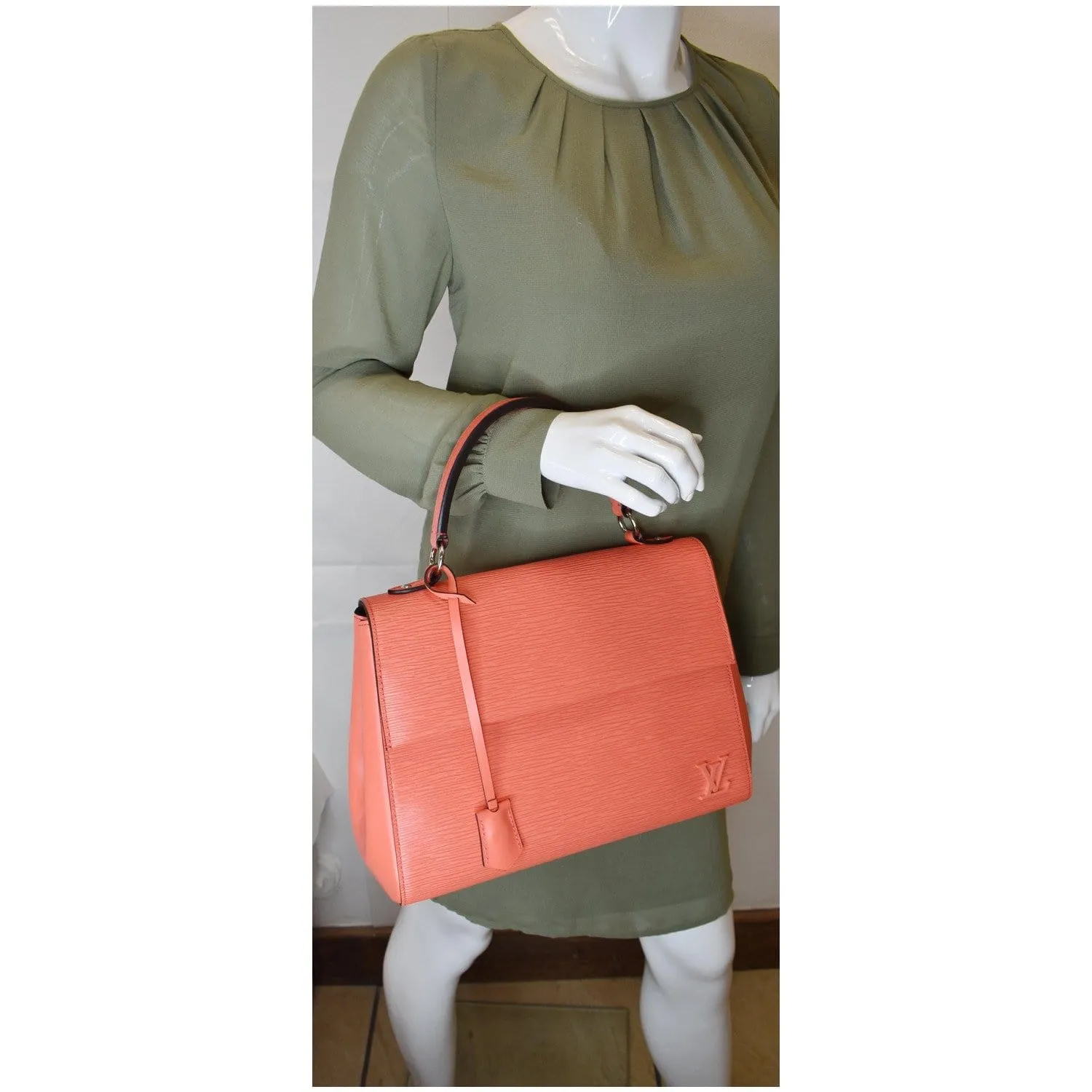 LOUIS VUITTON Cluny MM Epi Leather Satchel Bag Coral