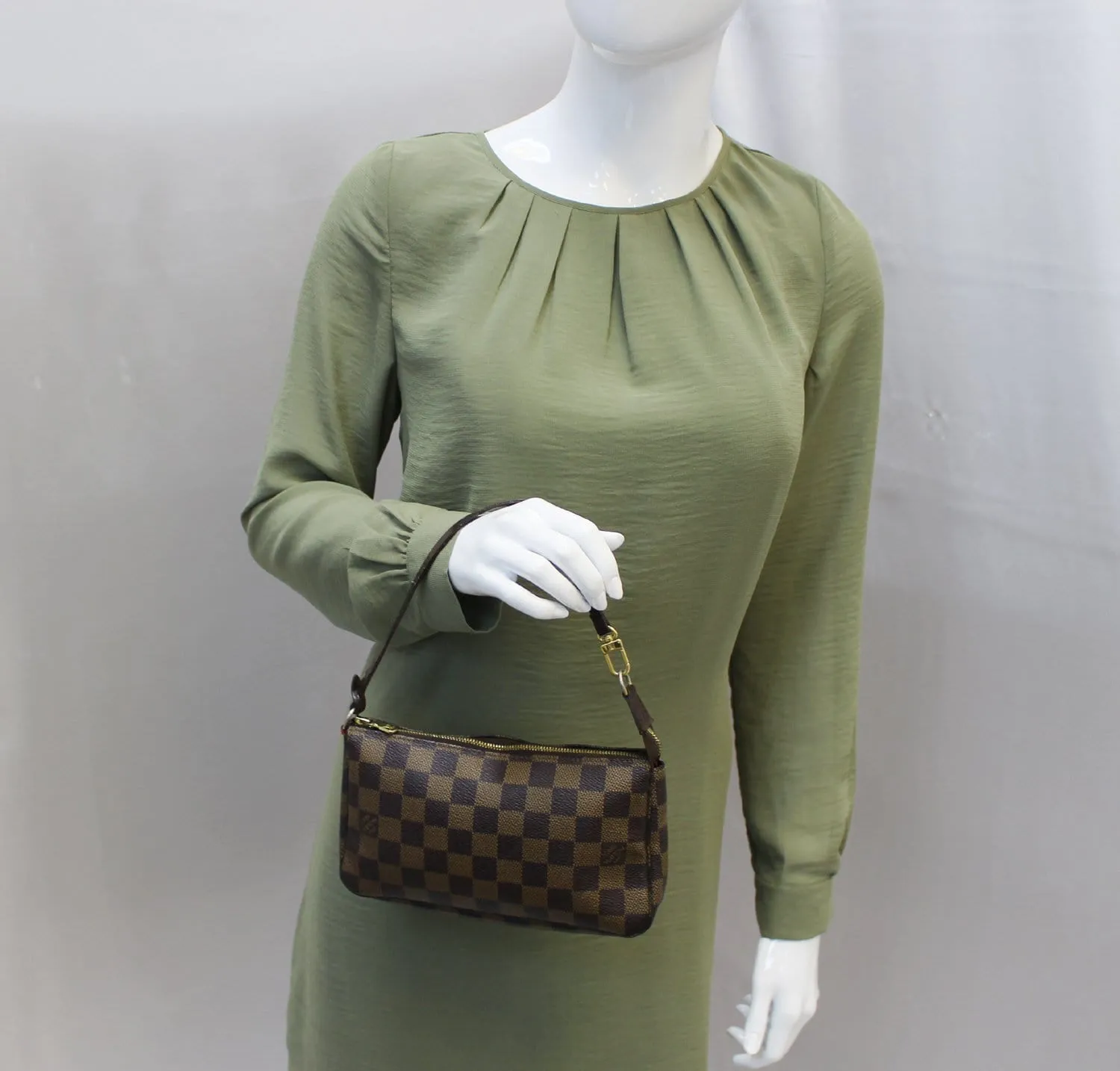 LOUIS VUITTON Damier Ebene Pochette Accessoires Pouch
