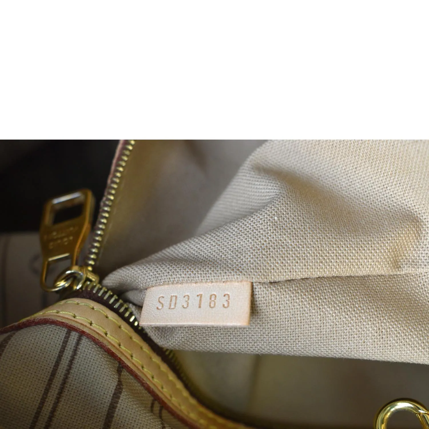 LOUIS VUITTON  Delightful MM Monogram Canvas Hobo Bag Brown