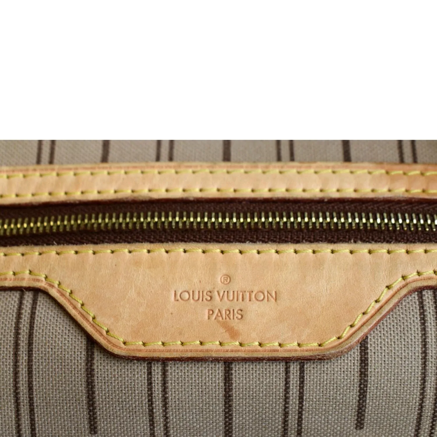 LOUIS VUITTON  Delightful MM Monogram Canvas Hobo Bag Brown