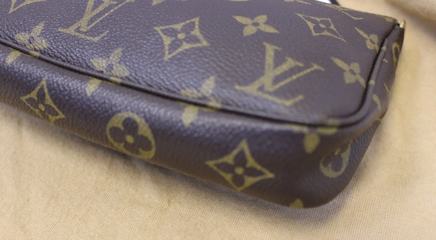 LOUIS VUITTON Monogram Canvas Pochette Accessoires Pouch