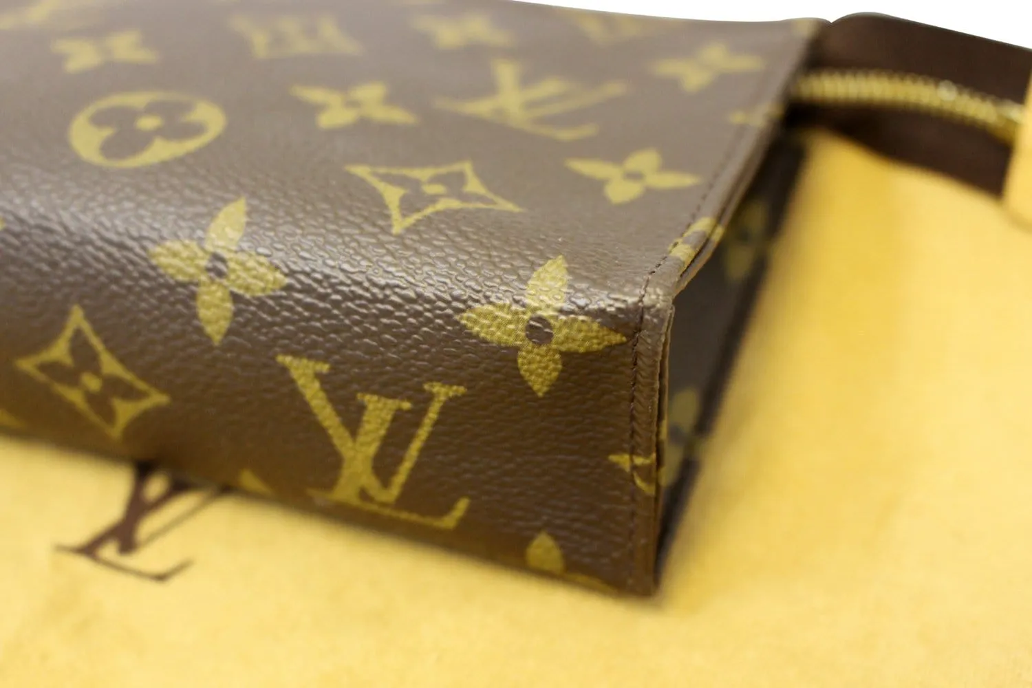 LOUIS VUITTON Monogram Poche Toilette 15 Cosmetics Pouch
