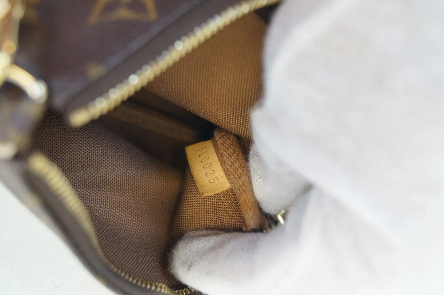 LOUIS VUITTON Monogram Pochette Accessoires Pouch