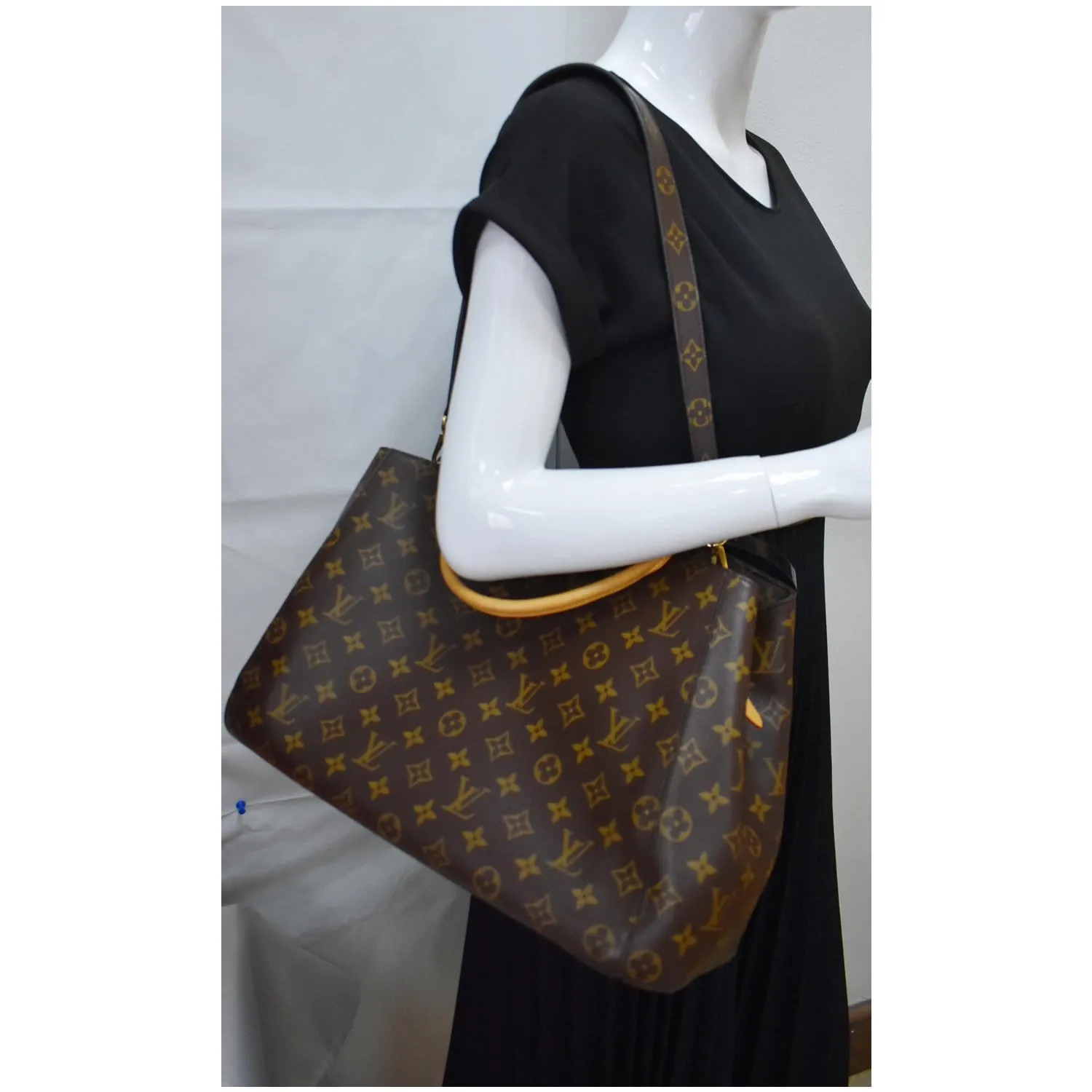 LOUIS VUITTON Montaigne GM Monogram Canvas Satchel Bag Brown