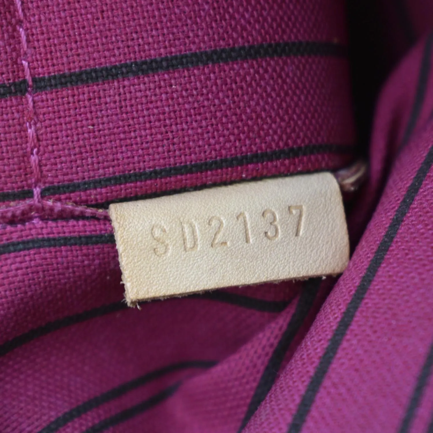 LOUIS VUITTON  Neverfull Monogram Canvas Pochette Wristlet Pouch Fuchsia