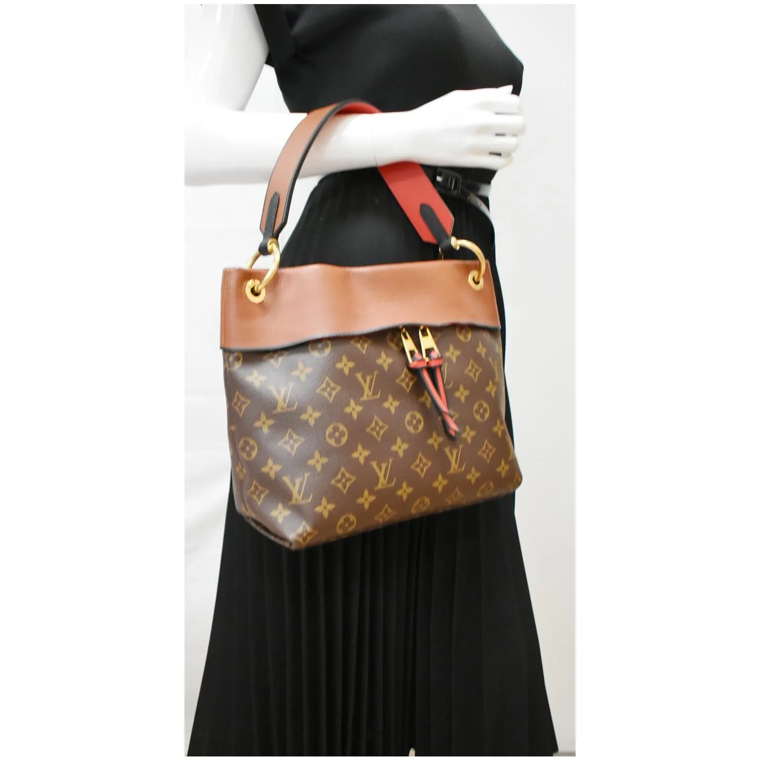 LOUIS VUITTON Tuileries Besace Monogram Canvas Shoulder Bag Caramel