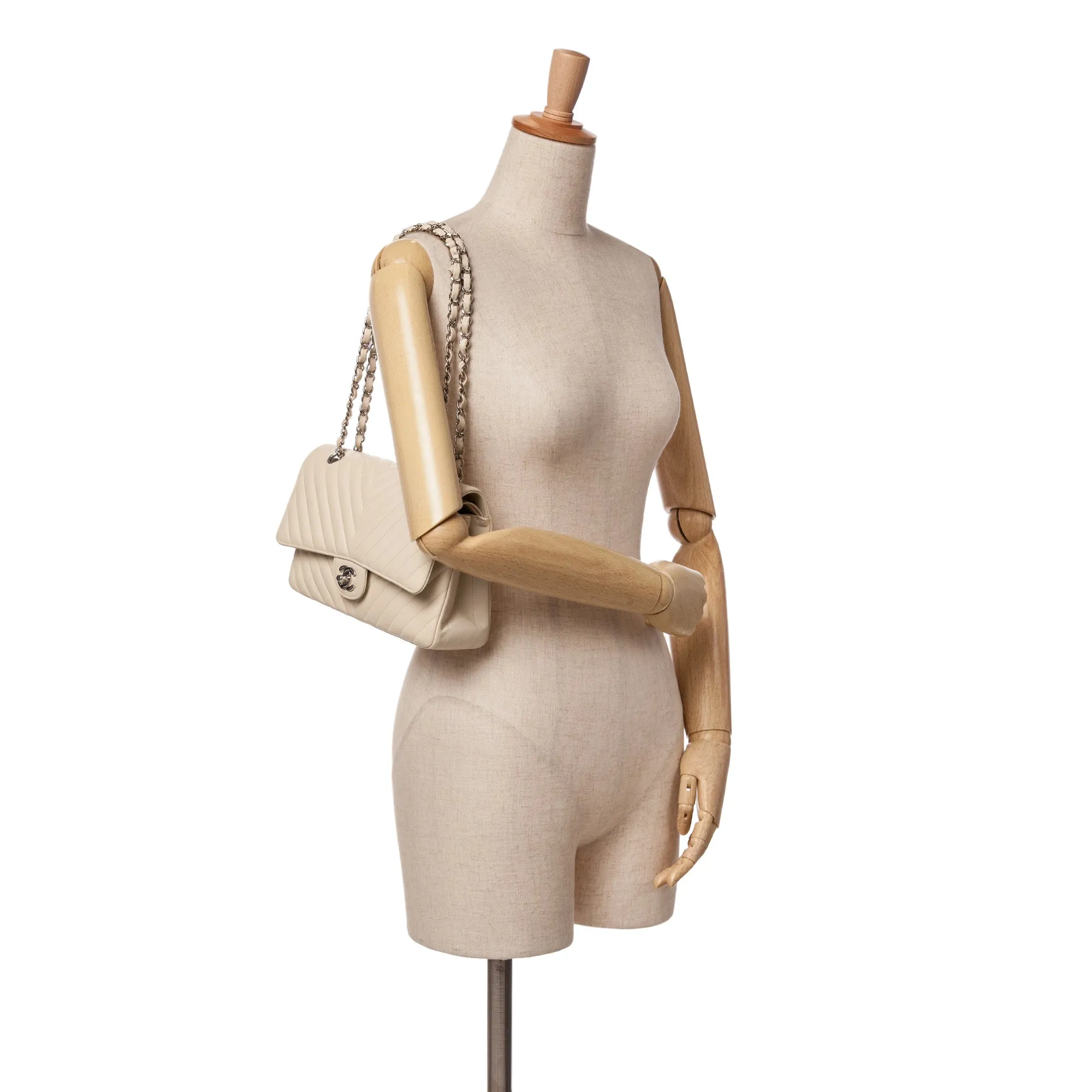Medium Classic Chevron Lambskin Double Flap