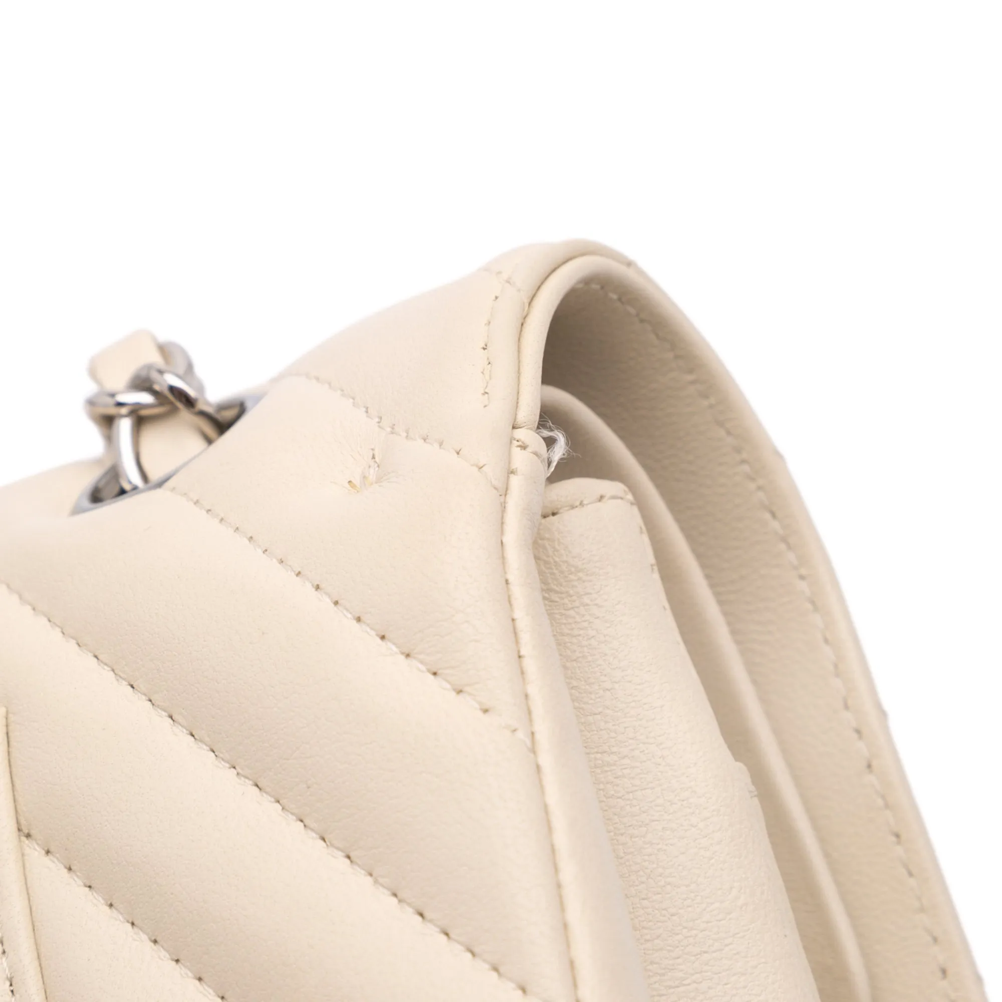 Medium Classic Chevron Lambskin Double Flap
