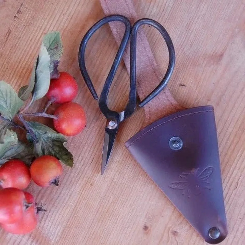 Metal Scissors in Recycled Leather Pouch