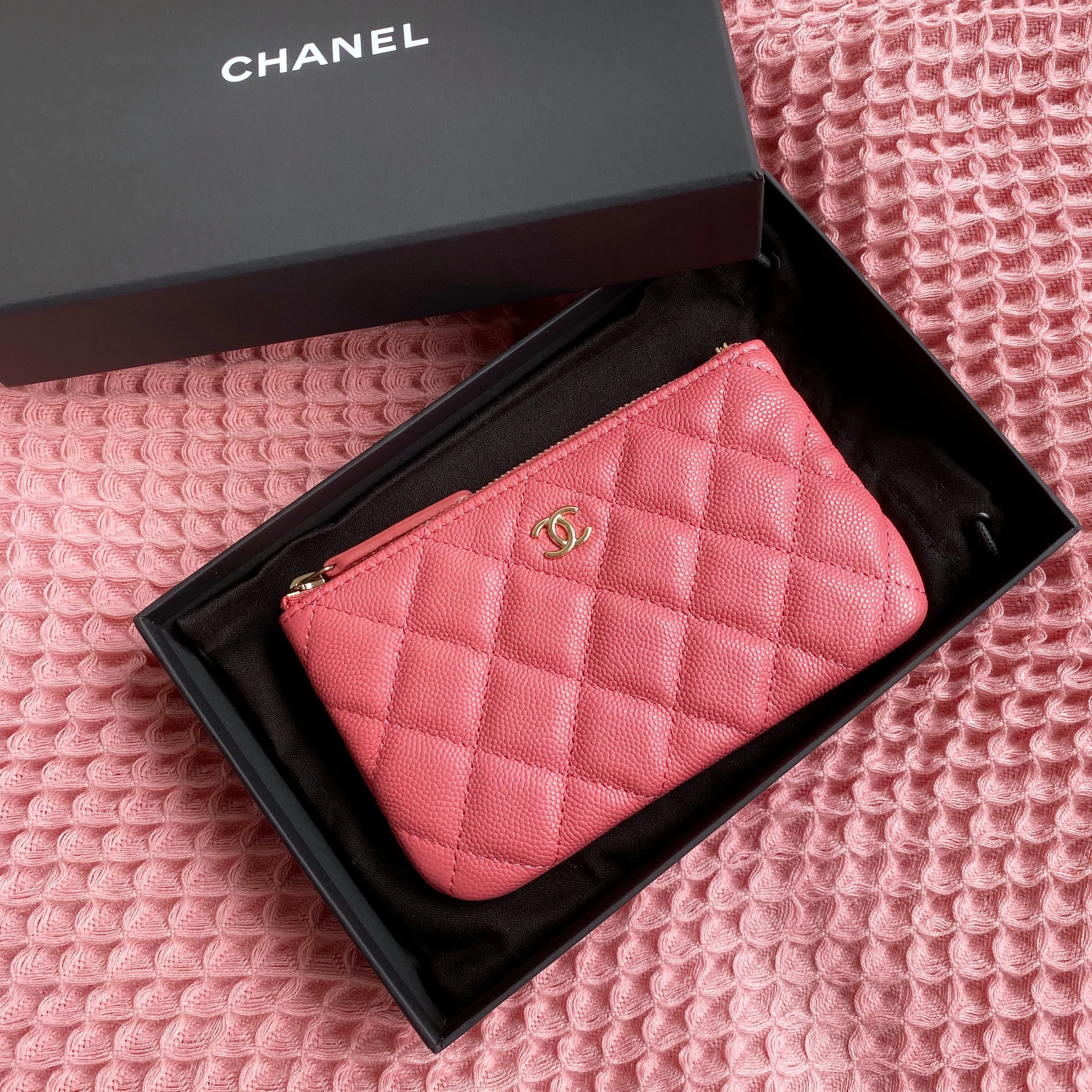Mini O Case Pouch in 19B Pink Caviar
