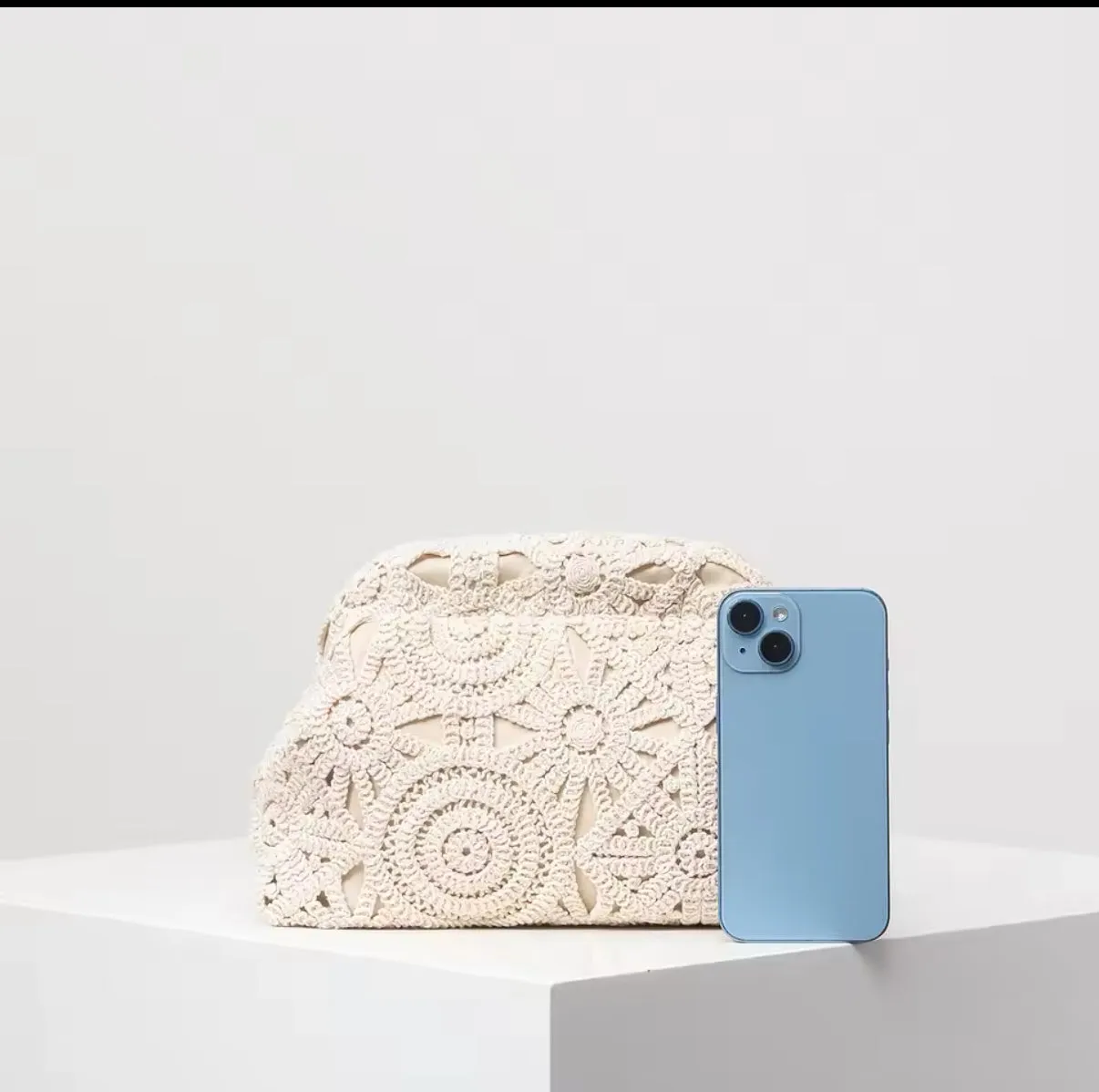 Nala crochet clutch