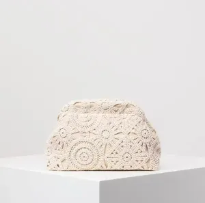 Nala crochet clutch