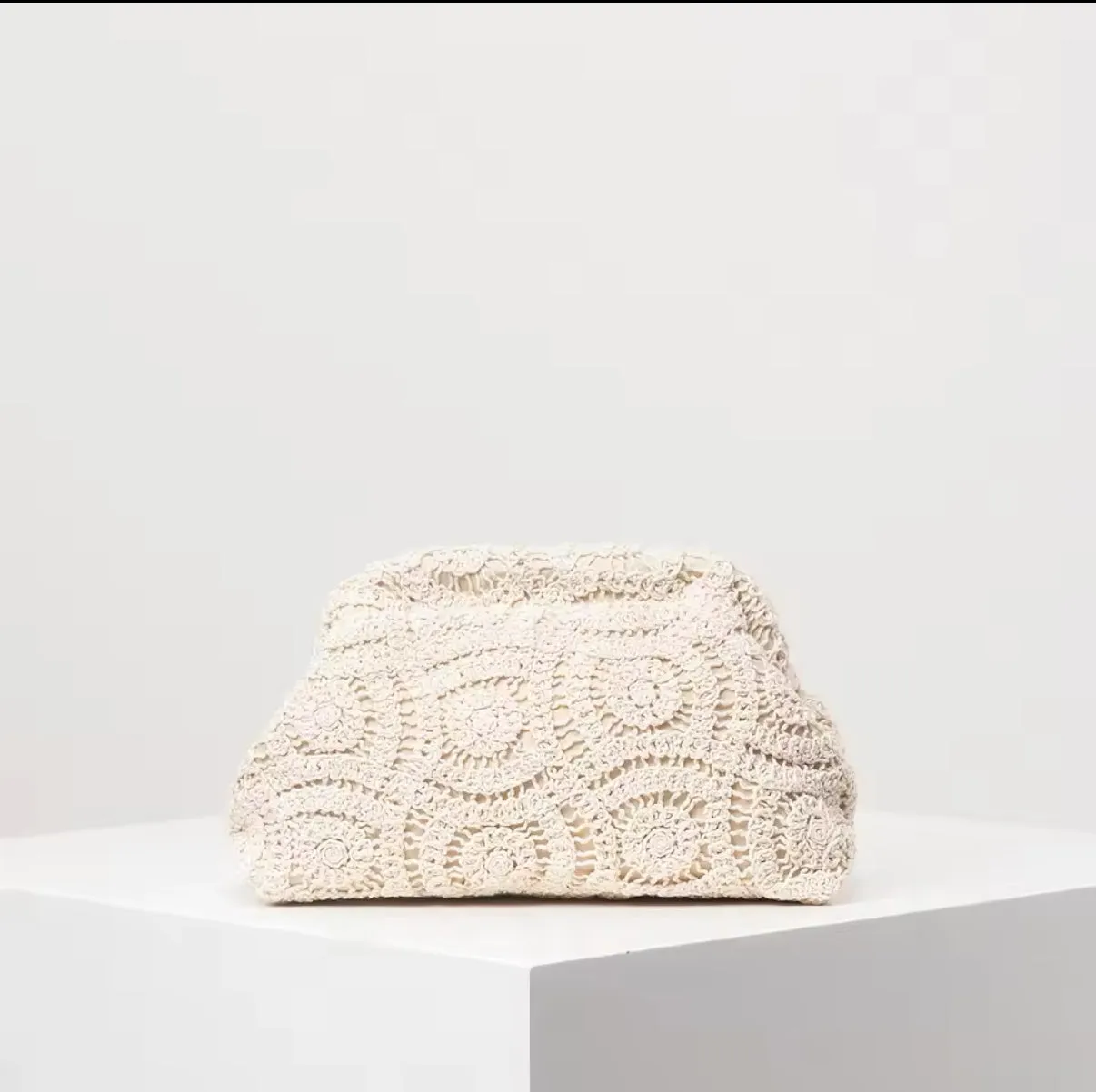 Nala crochet clutch