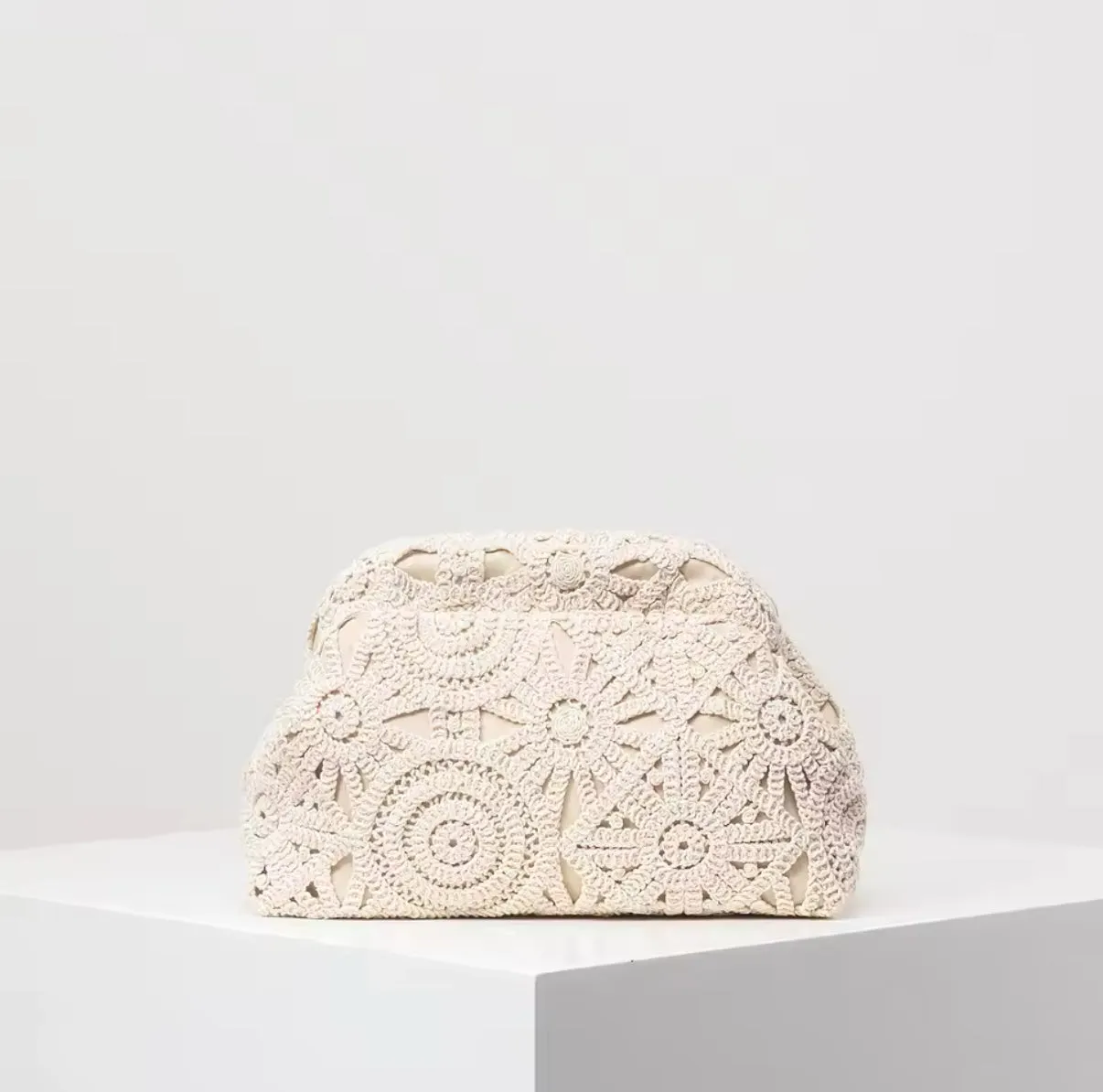 Nala crochet clutch