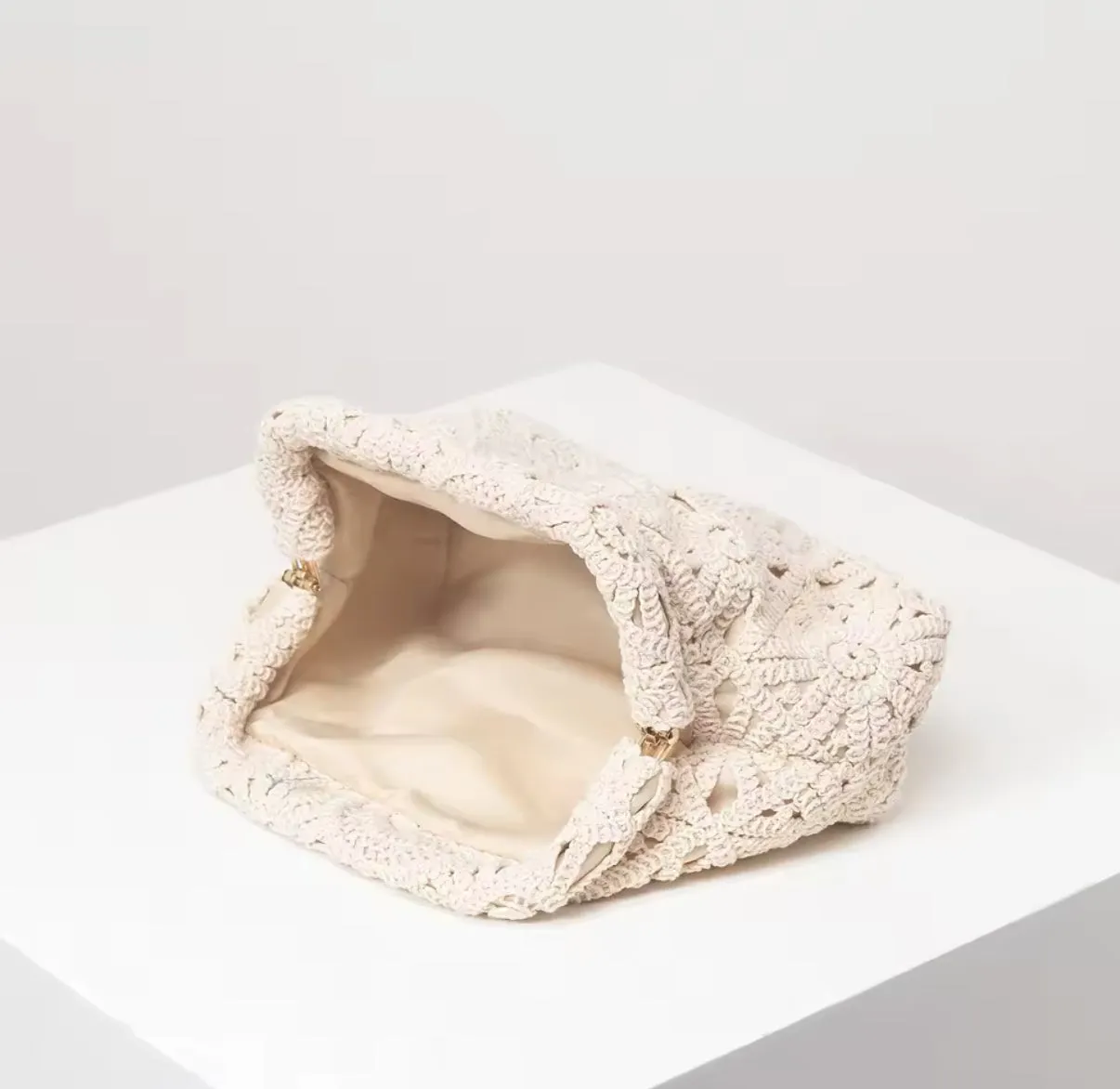 Nala crochet clutch