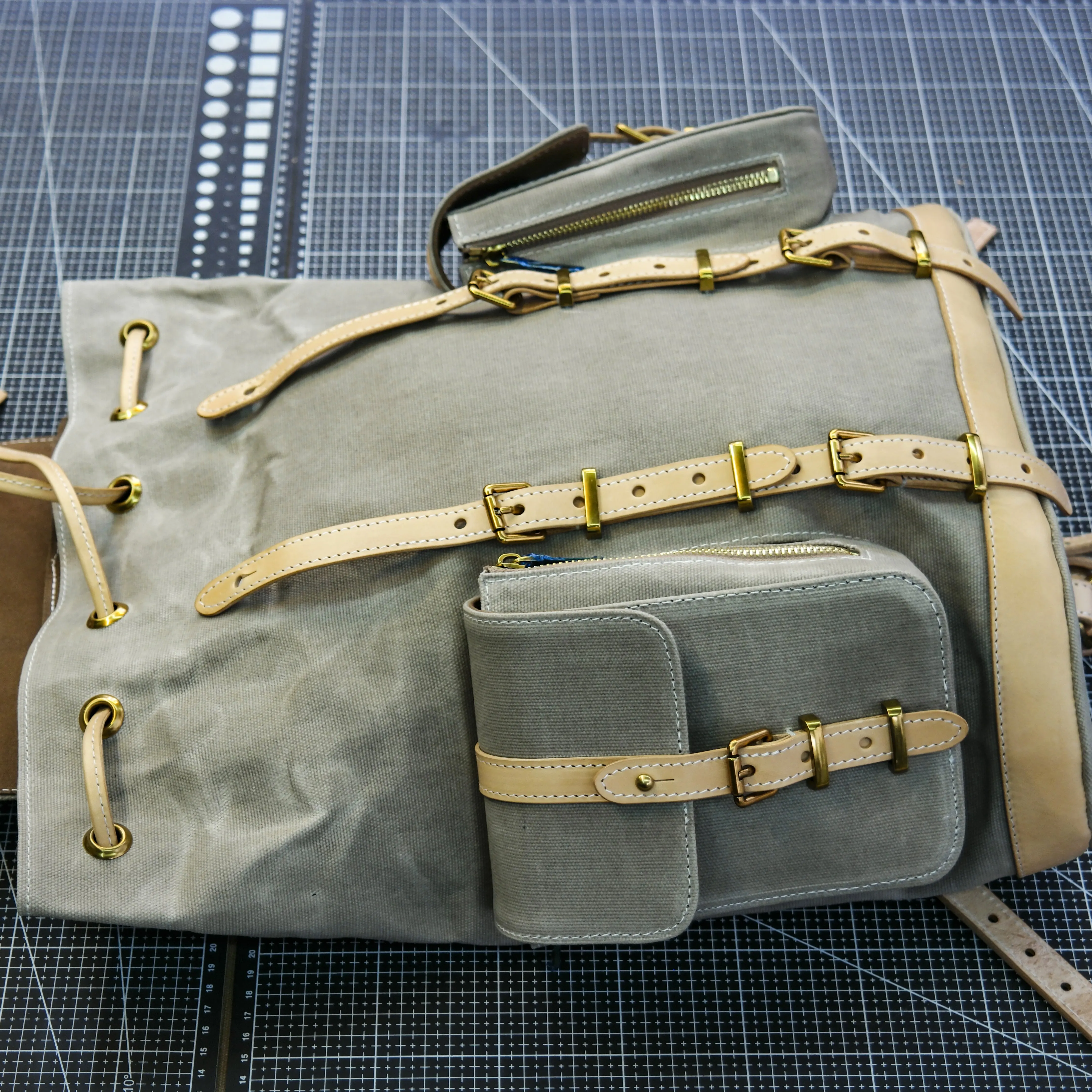 Oil wax canvas backpack, commuting backpack, casual fashion backpack