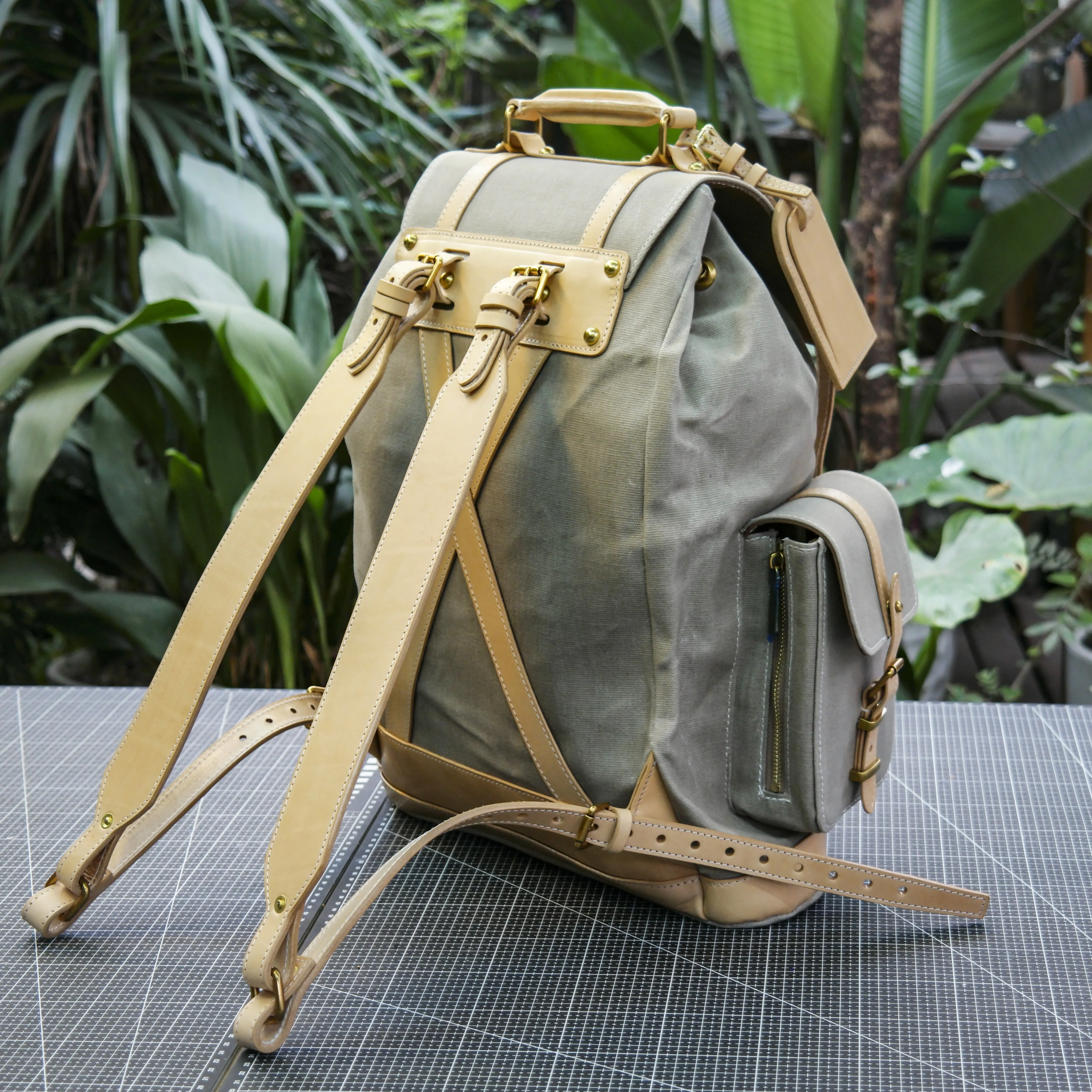 Oil wax canvas backpack, commuting backpack, casual fashion backpack