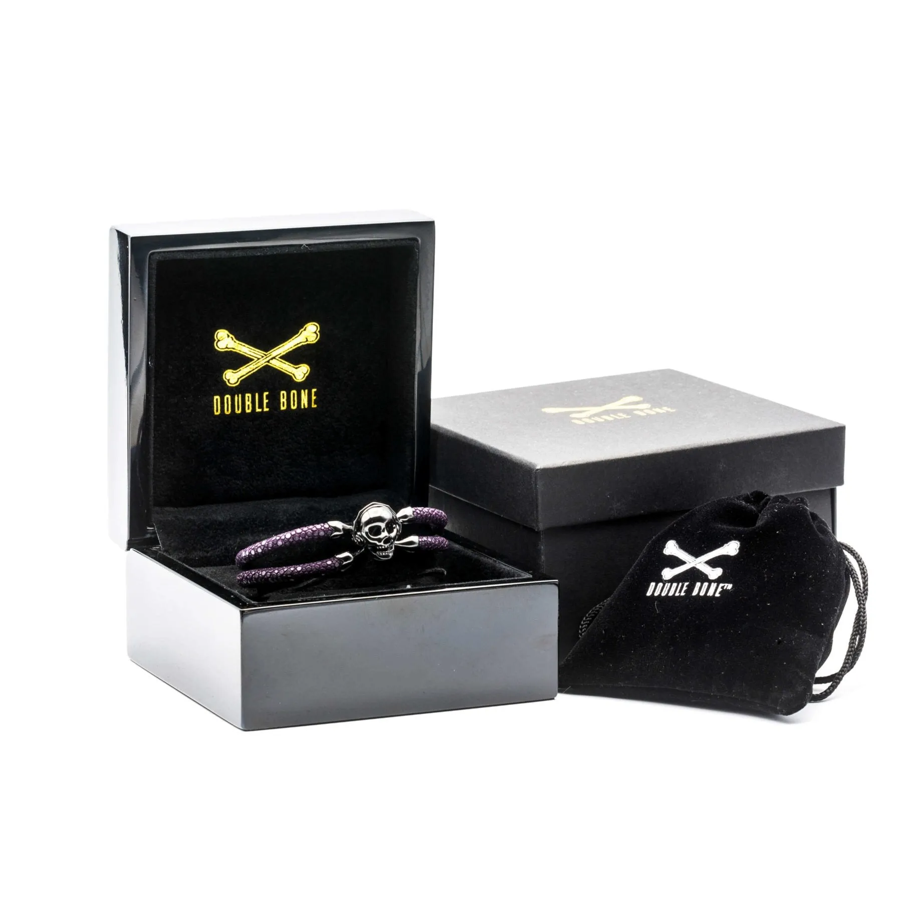 ﻿﻿Purple stingray bracelet with black PVD skull (Unisex)