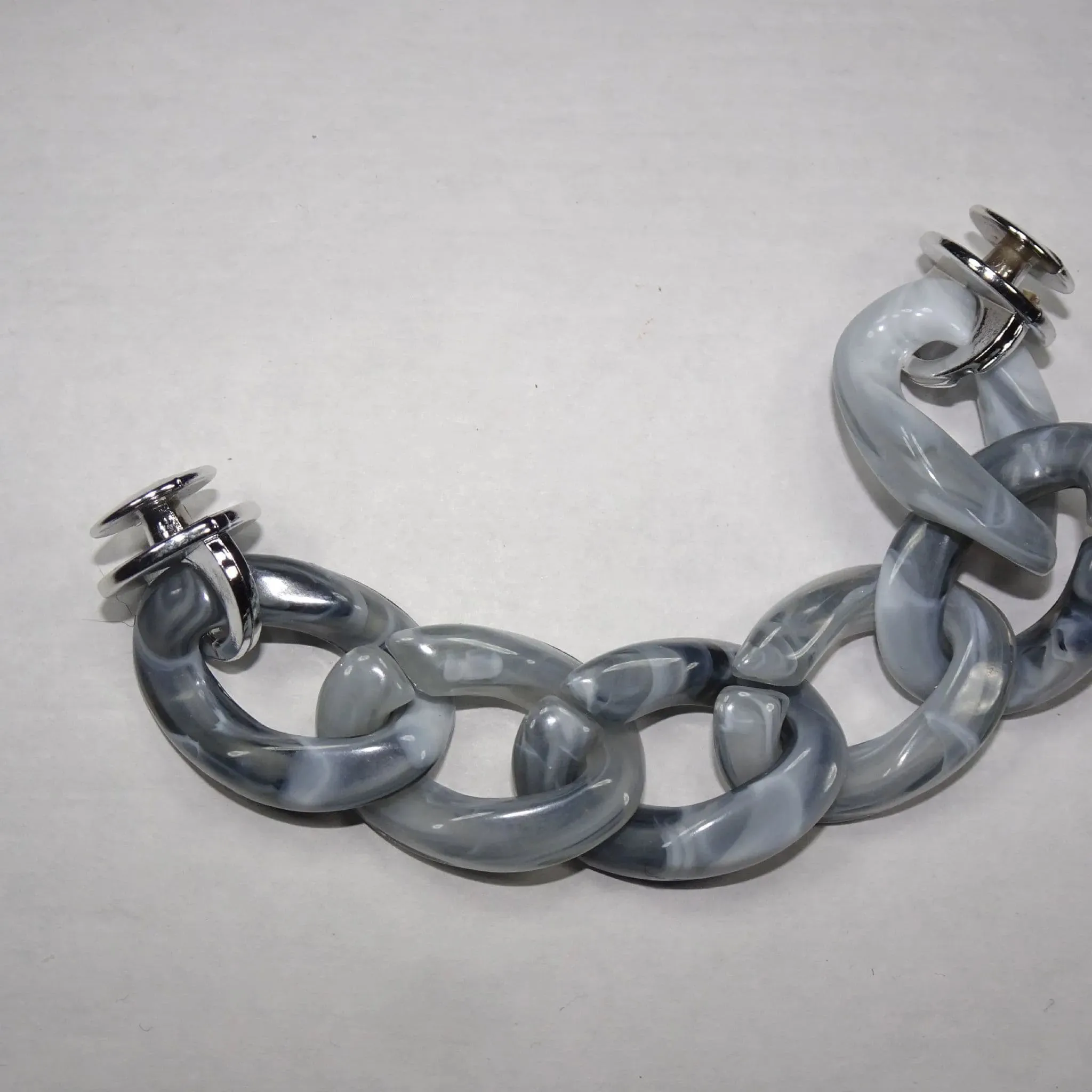 Shoe charm chain -Grey shaped links 22cm with spring clips