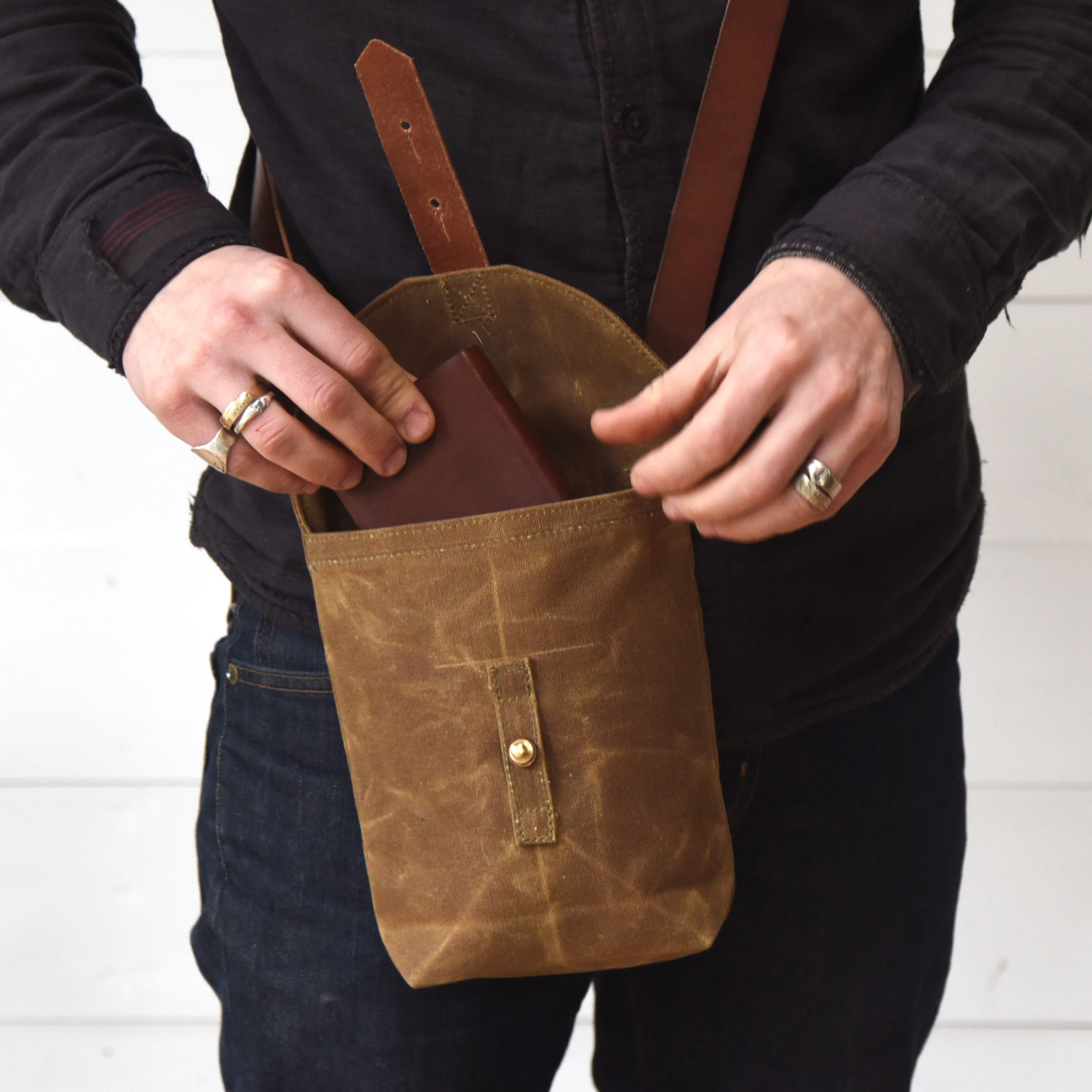 The Small Hunter Satchel